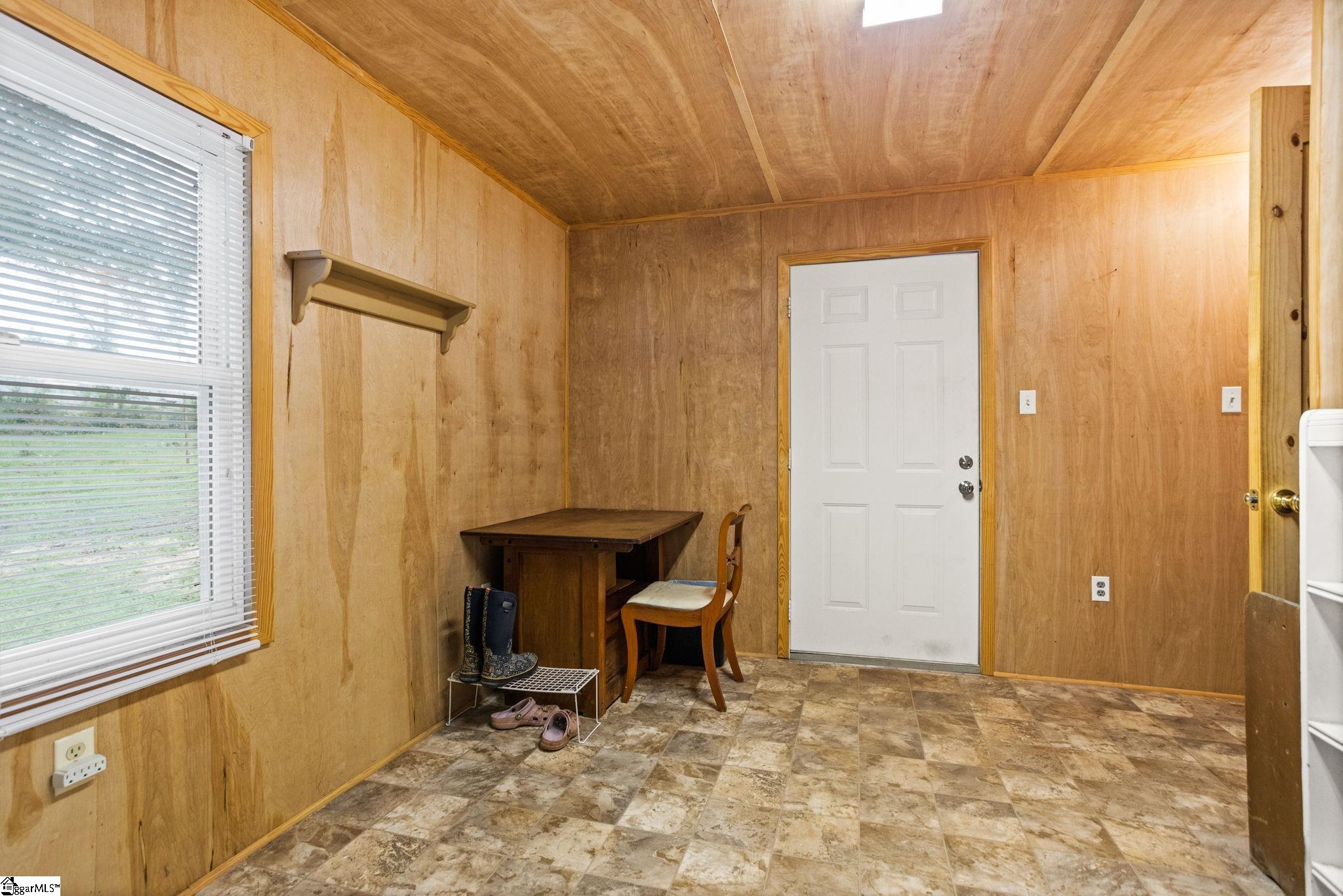 10 Hollywood Street Property Photo 17