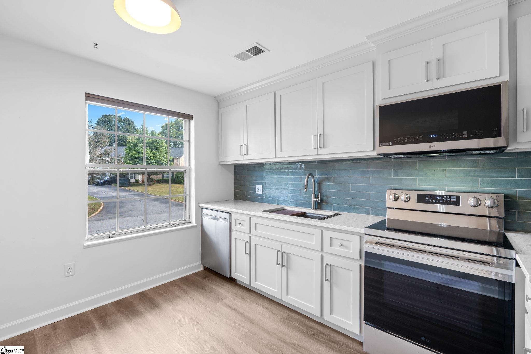 925 Cleveland Street Property Photo 10
