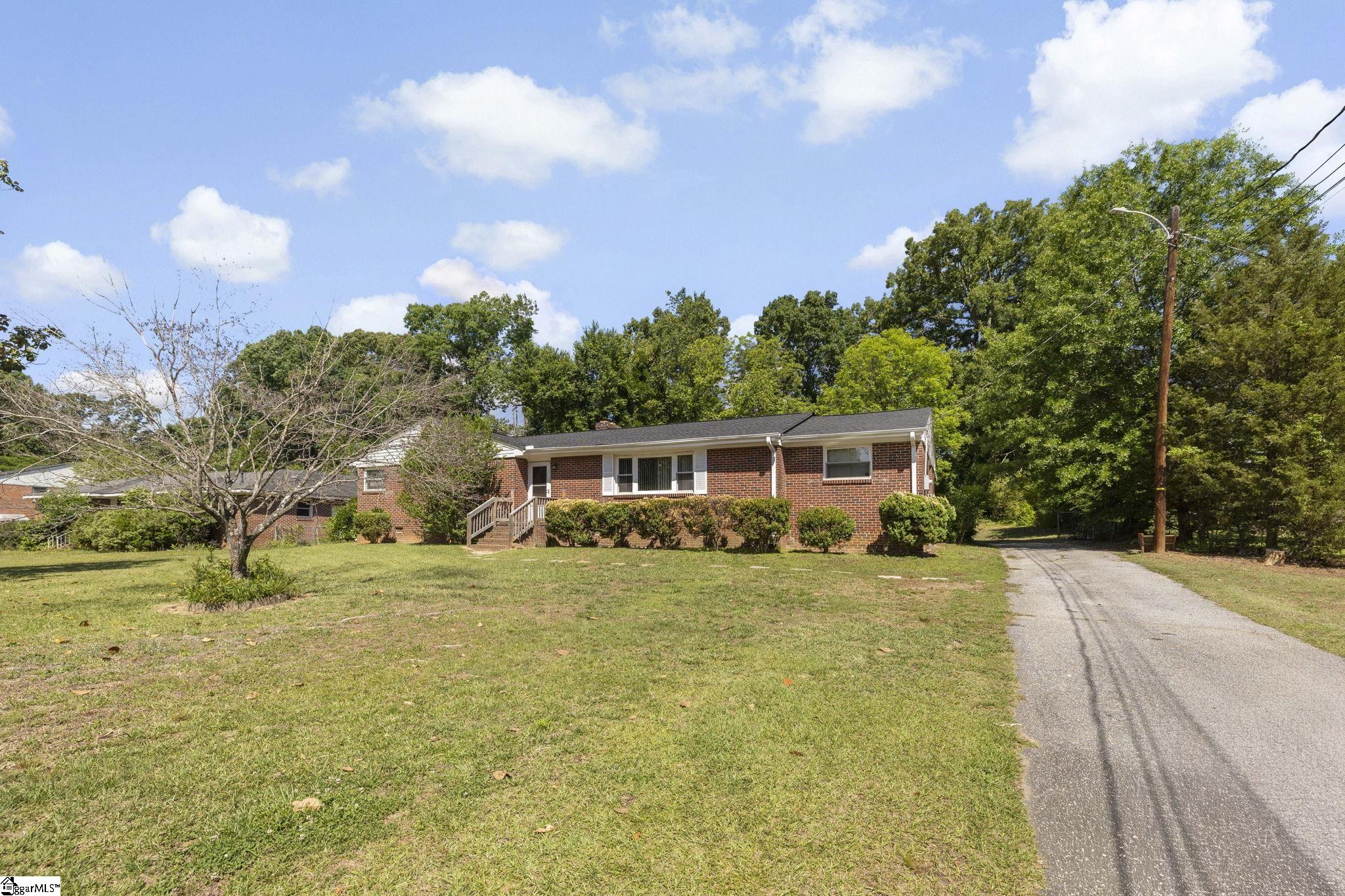 206 Greenbriar Drive Property Photo 2