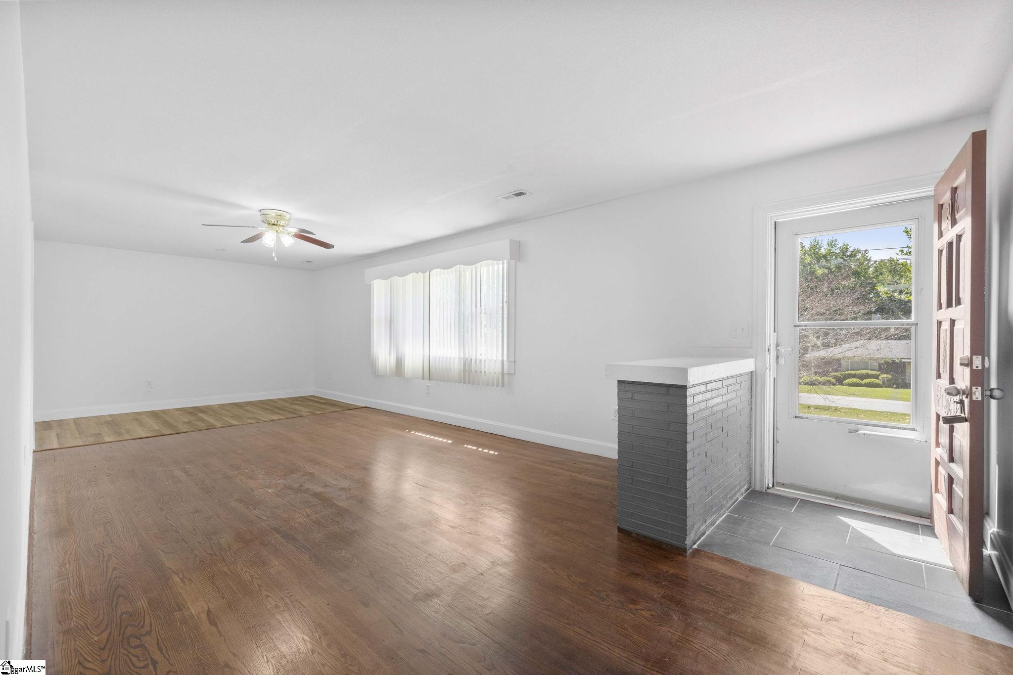 206 Greenbriar Drive Property Photo 4