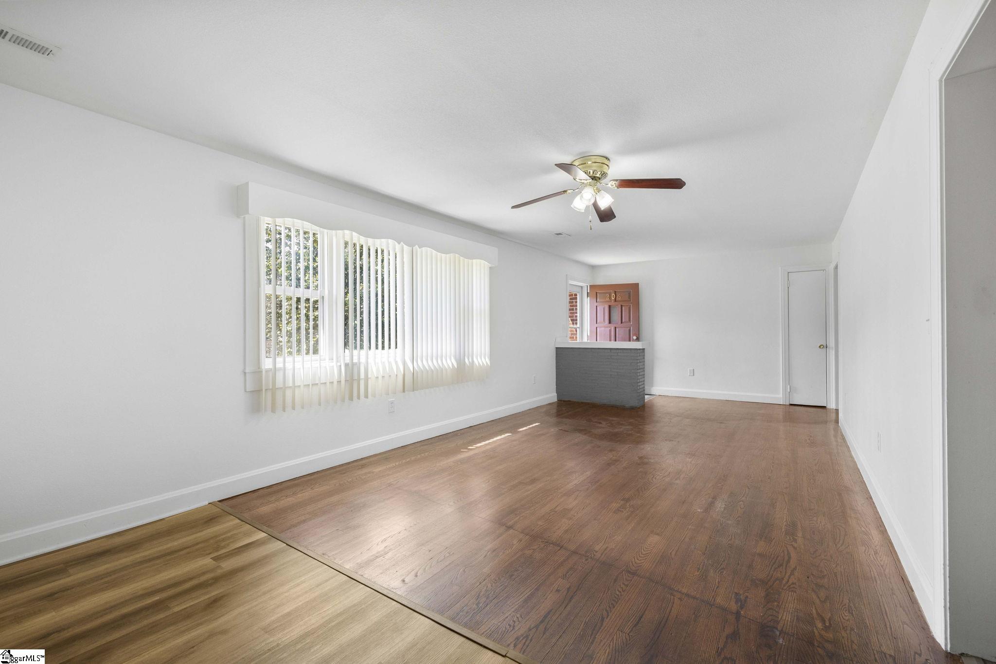206 Greenbriar Drive Property Photo 5