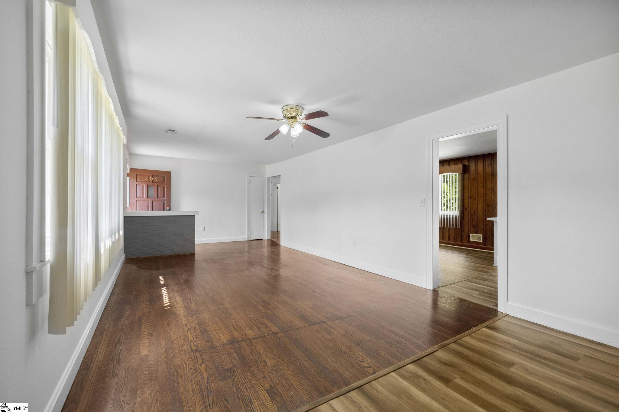 206 Greenbriar Drive Property Photo 6