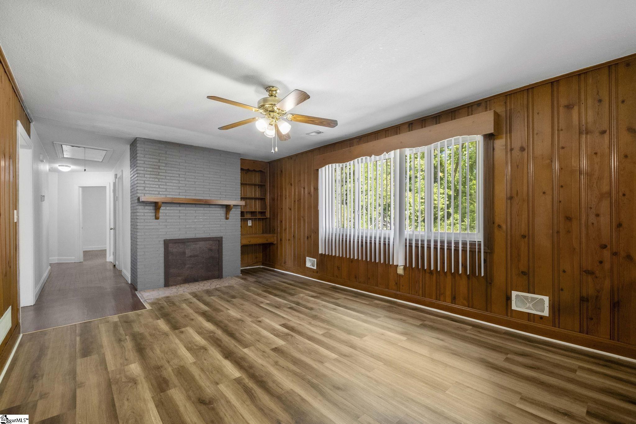 206 Greenbriar Drive Property Photo 8
