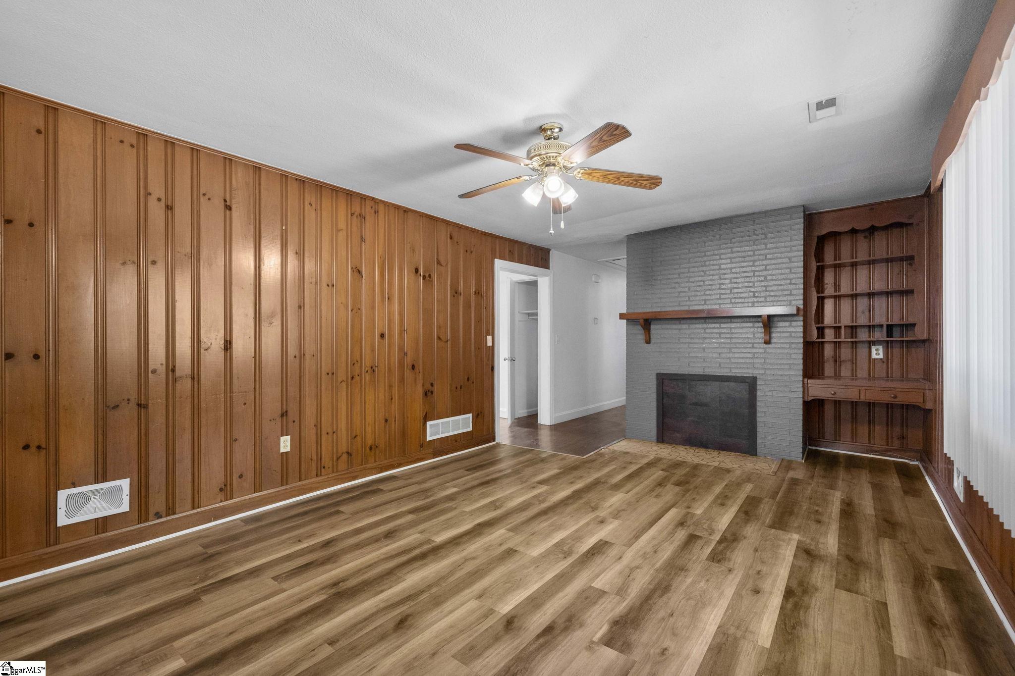 206 Greenbriar Drive Property Photo 9
