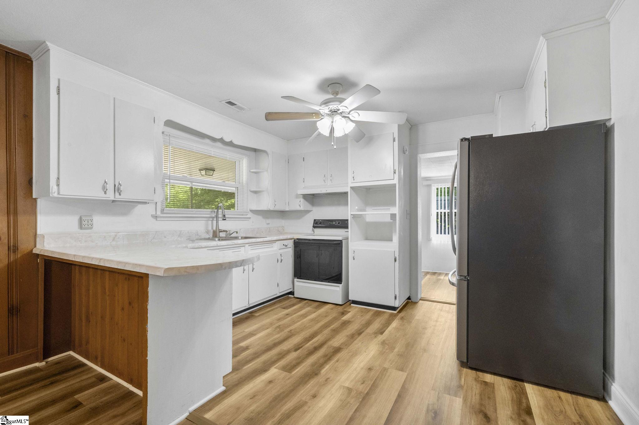 206 Greenbriar Drive Property Photo 10