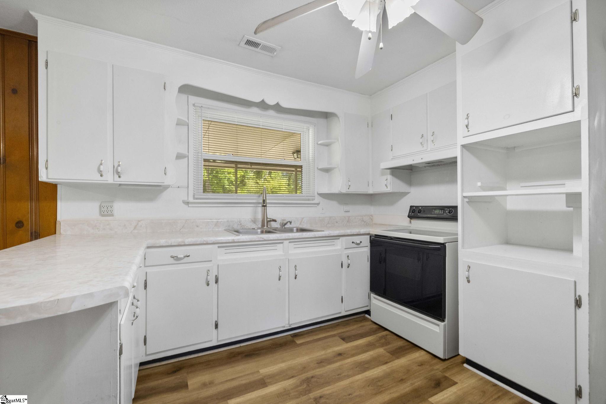 206 Greenbriar Drive Property Photo 11