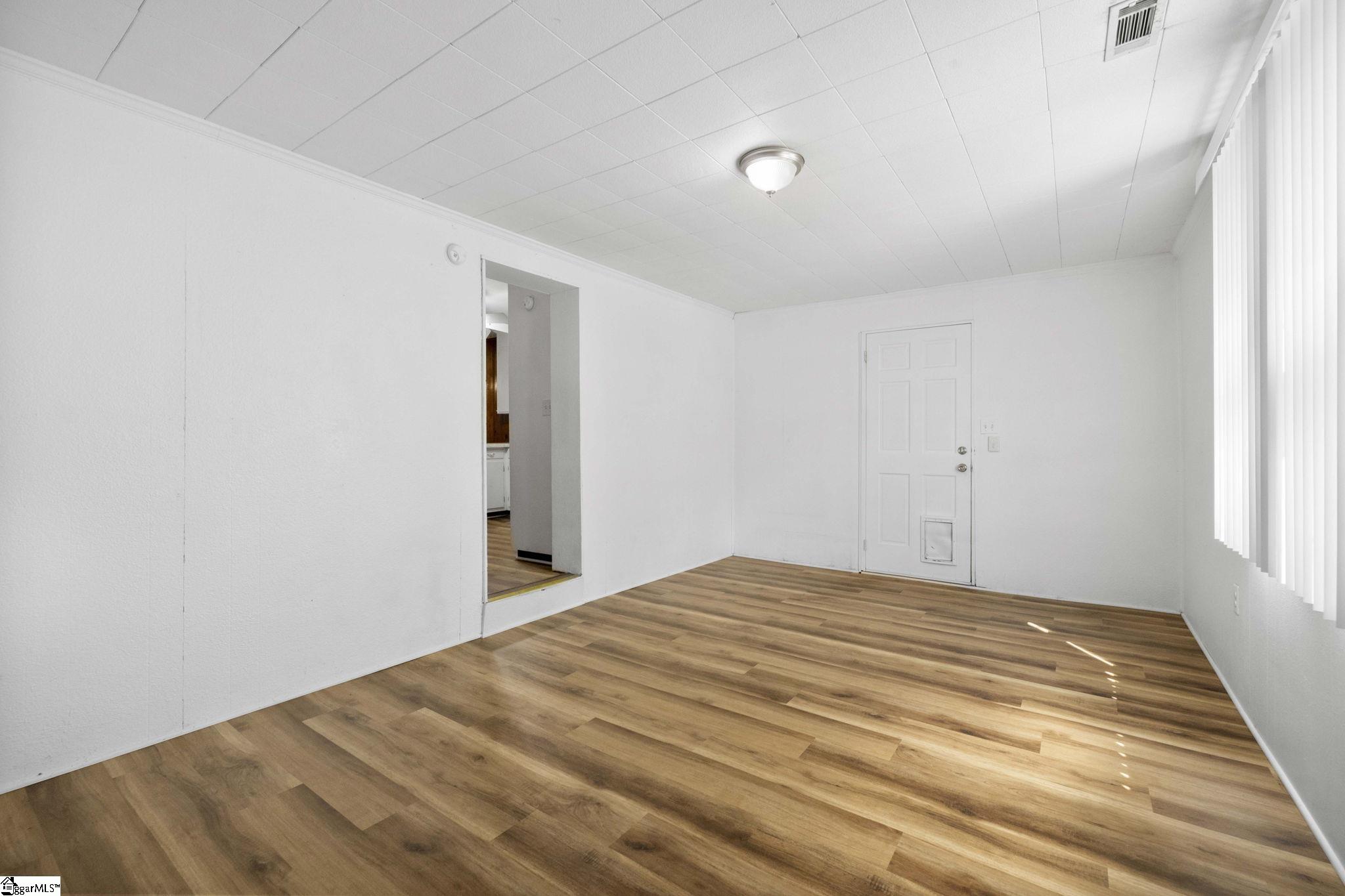 206 Greenbriar Drive Property Photo 14