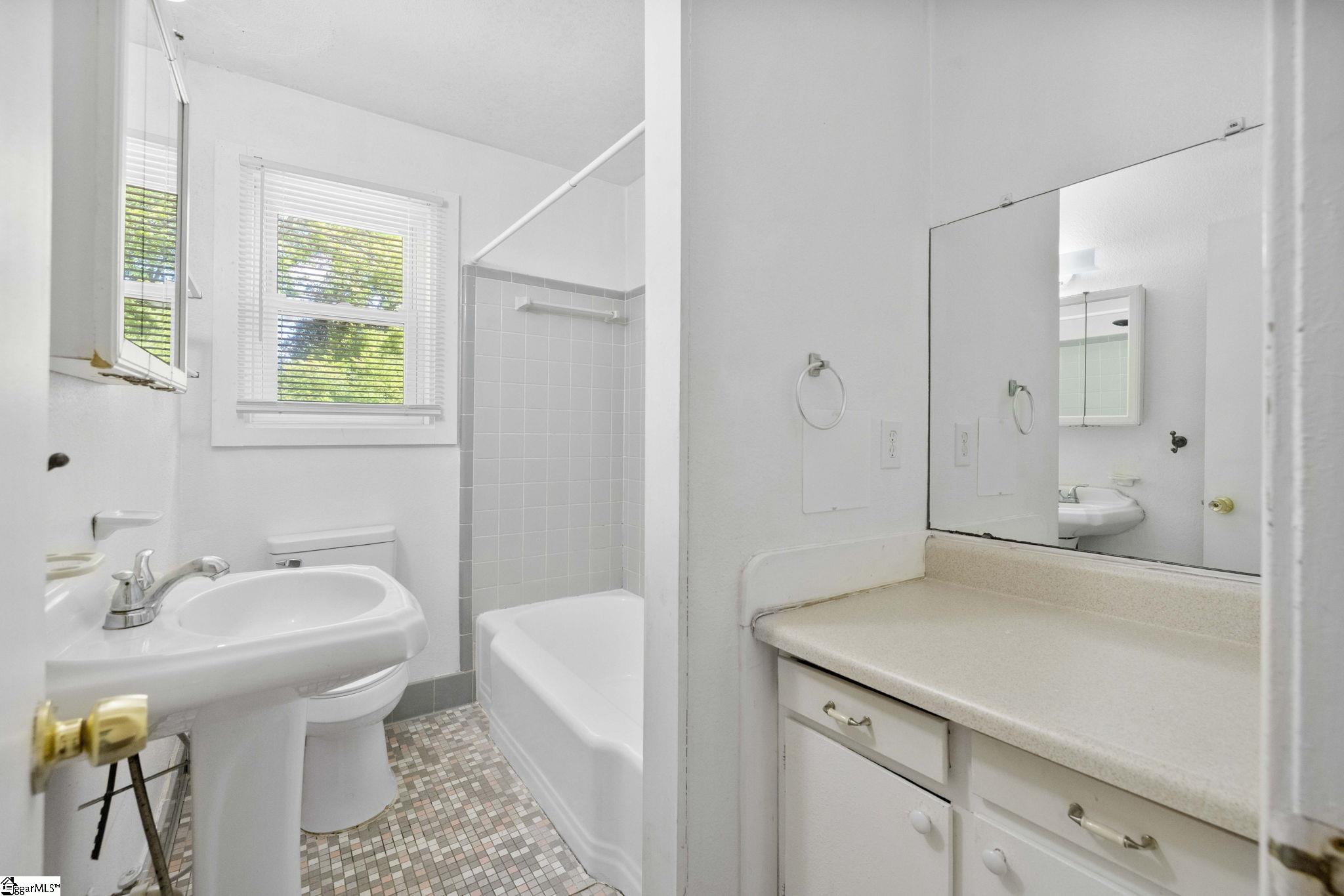 206 Greenbriar Drive Property Photo 16