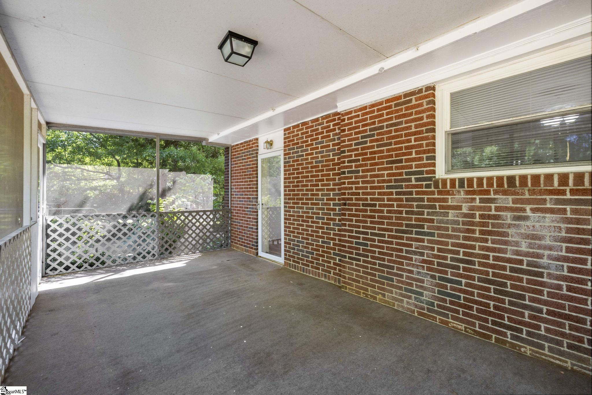206 Greenbriar Drive Property Photo 27