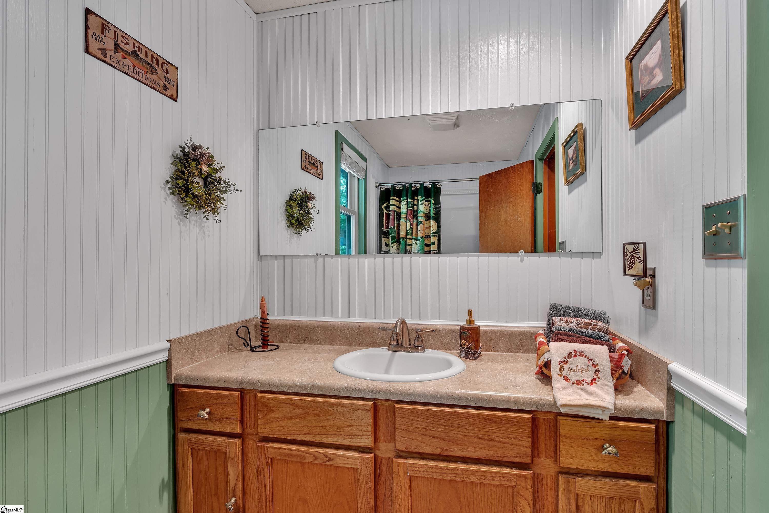 210 Bromsgrove Drive Property Photo 28