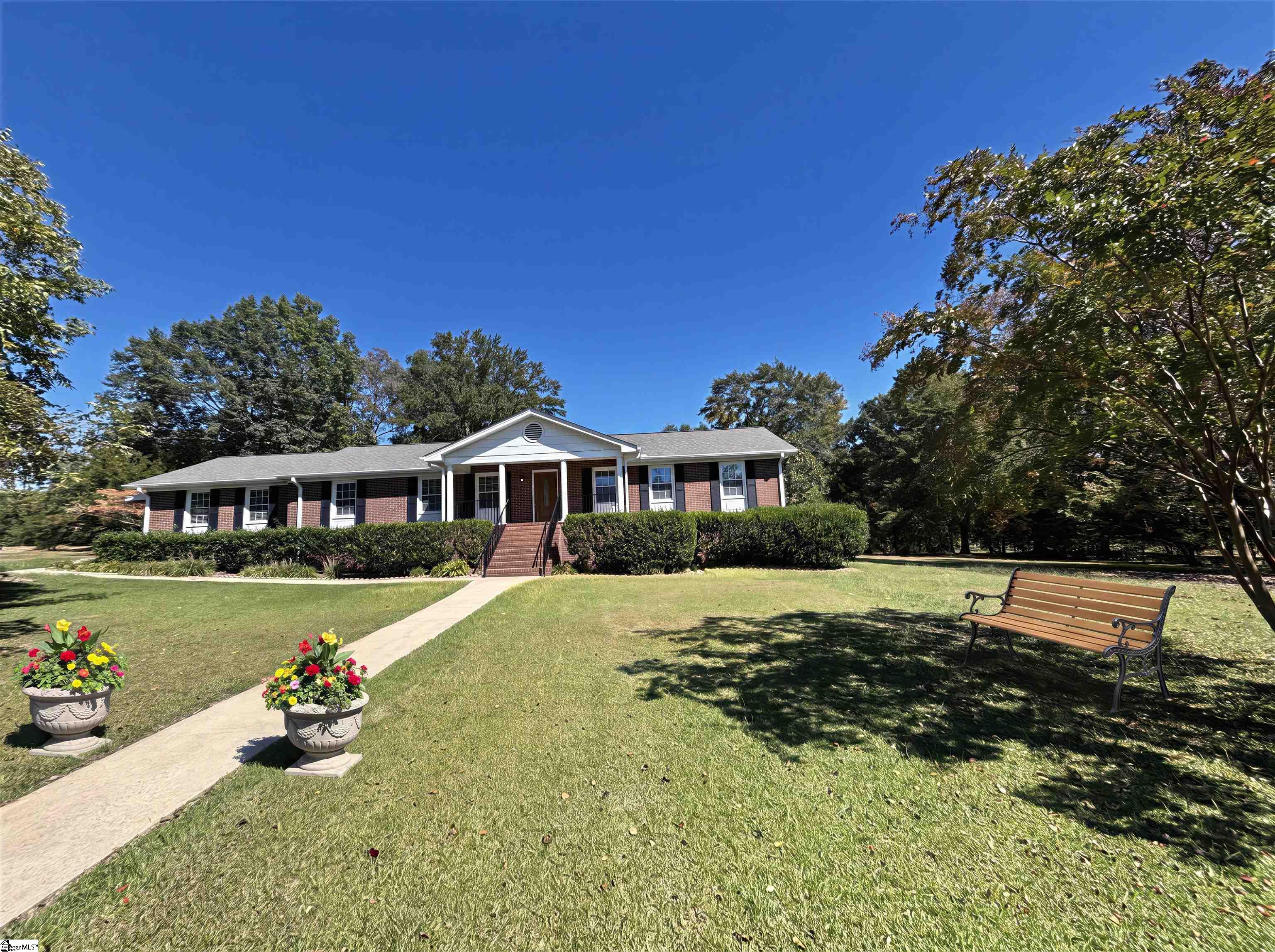 1605904 Property Photo 2