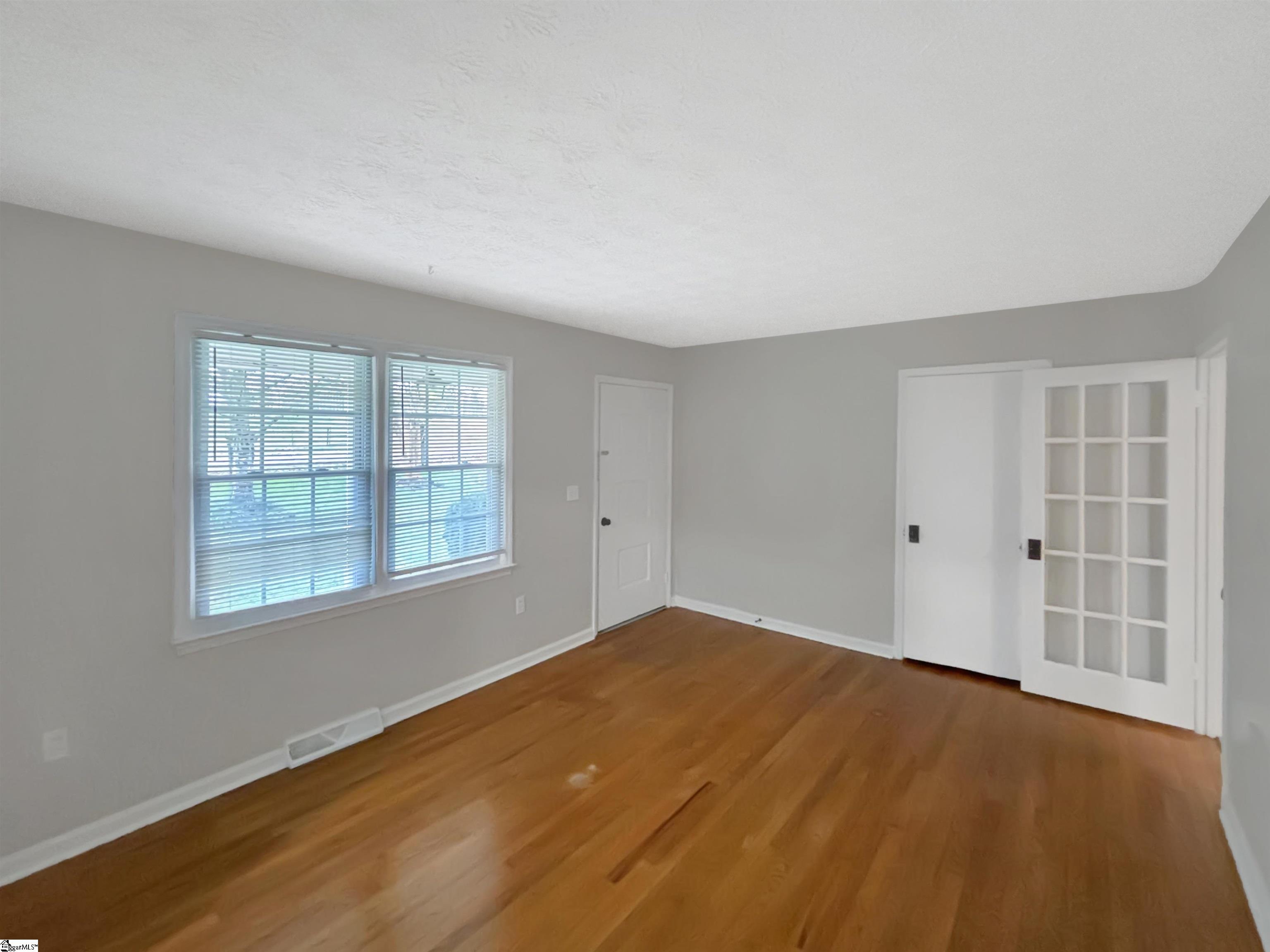 1605911 Property Photo 3