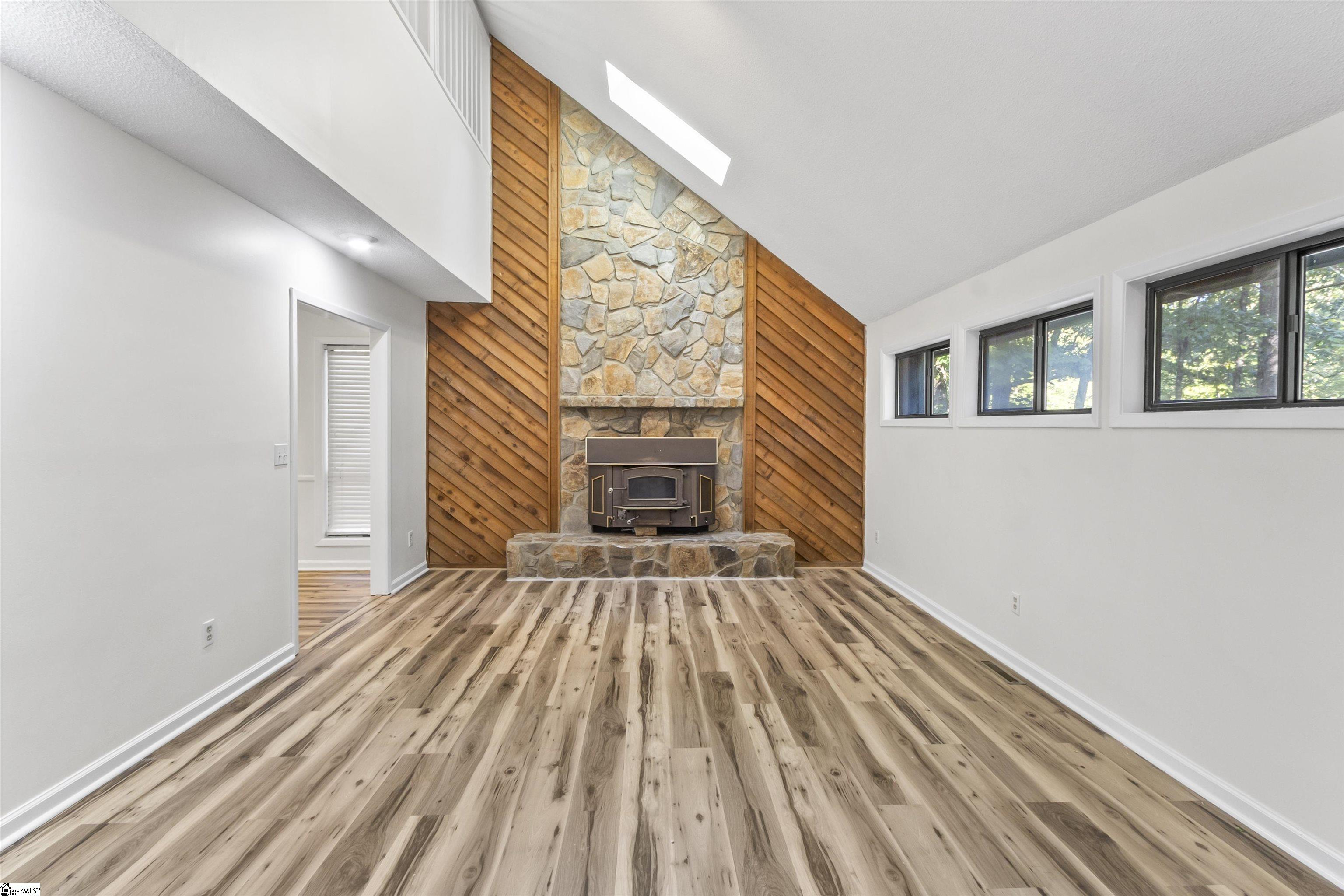 1404 Winding Way Property Photo 4