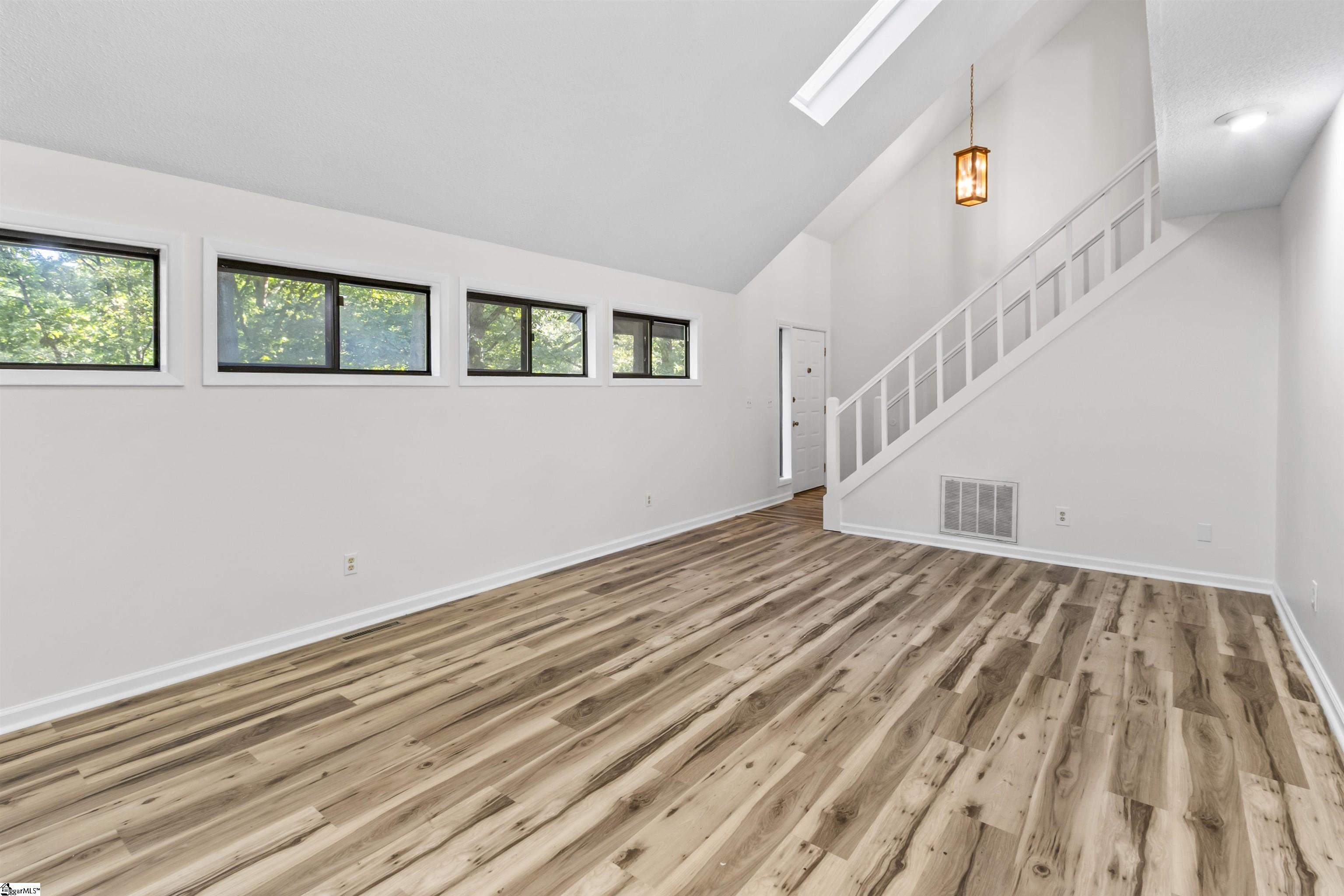1404 Winding Way Property Photo 7