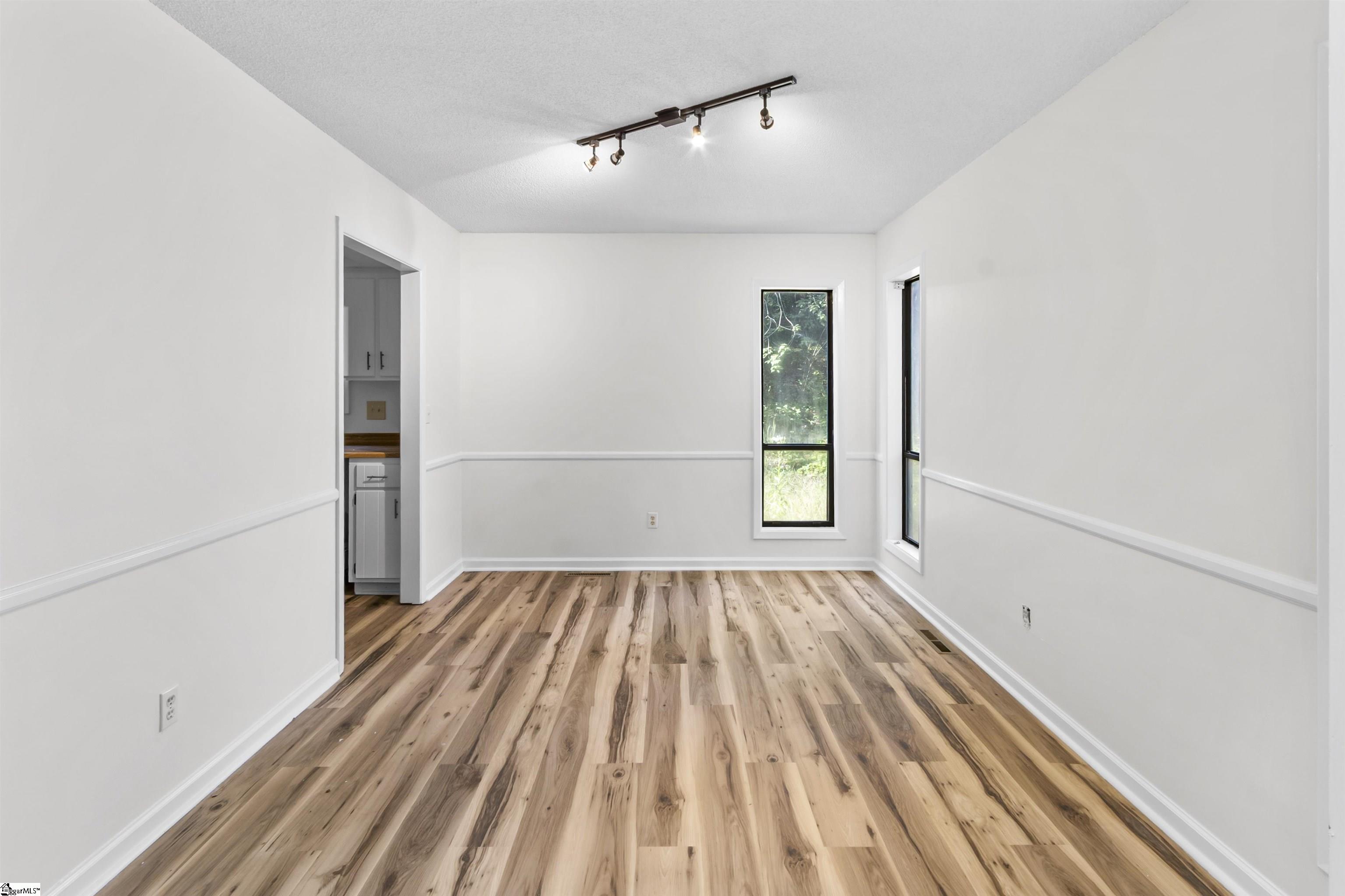 1404 Winding Way Property Photo 8
