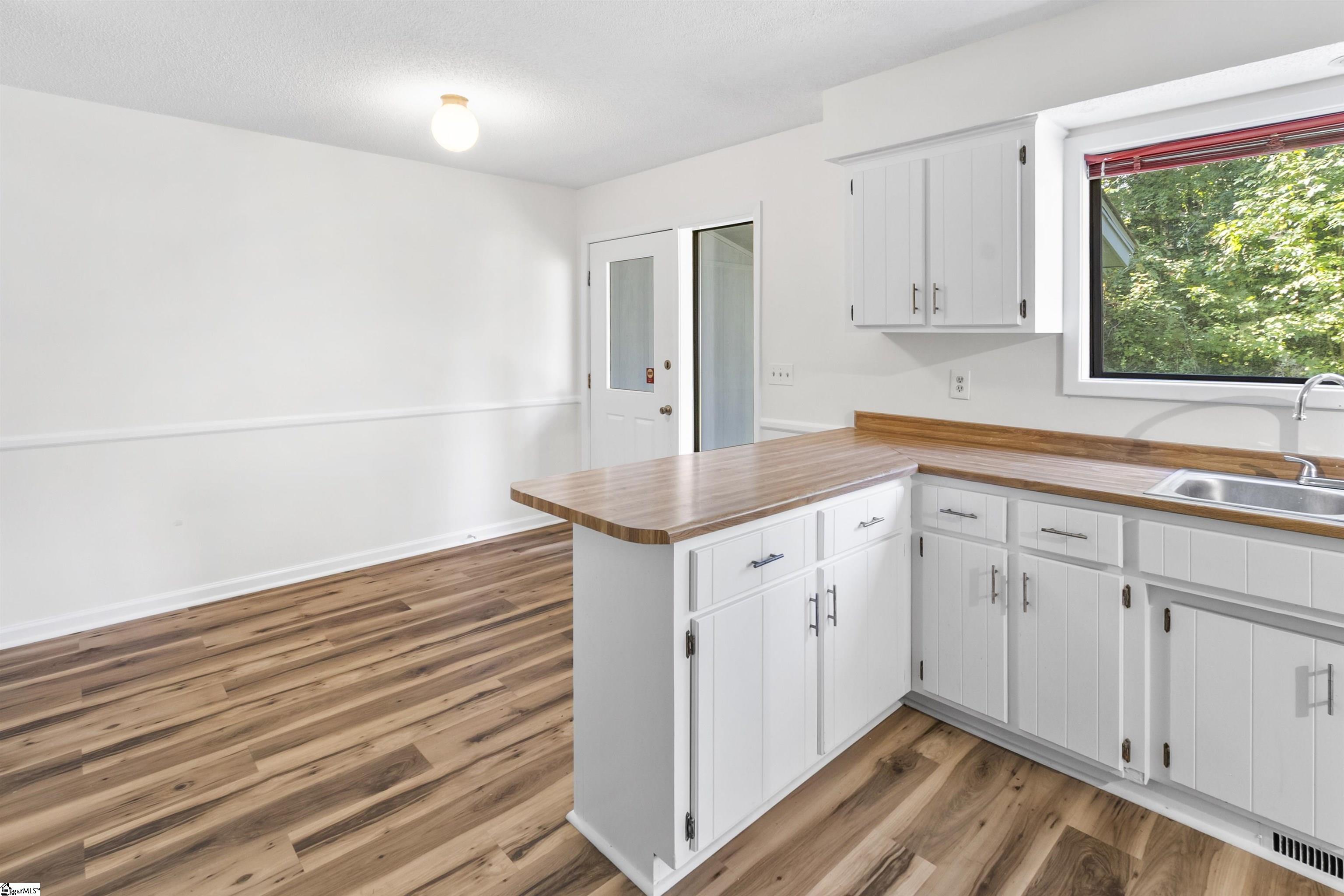 1404 Winding Way Property Photo 15