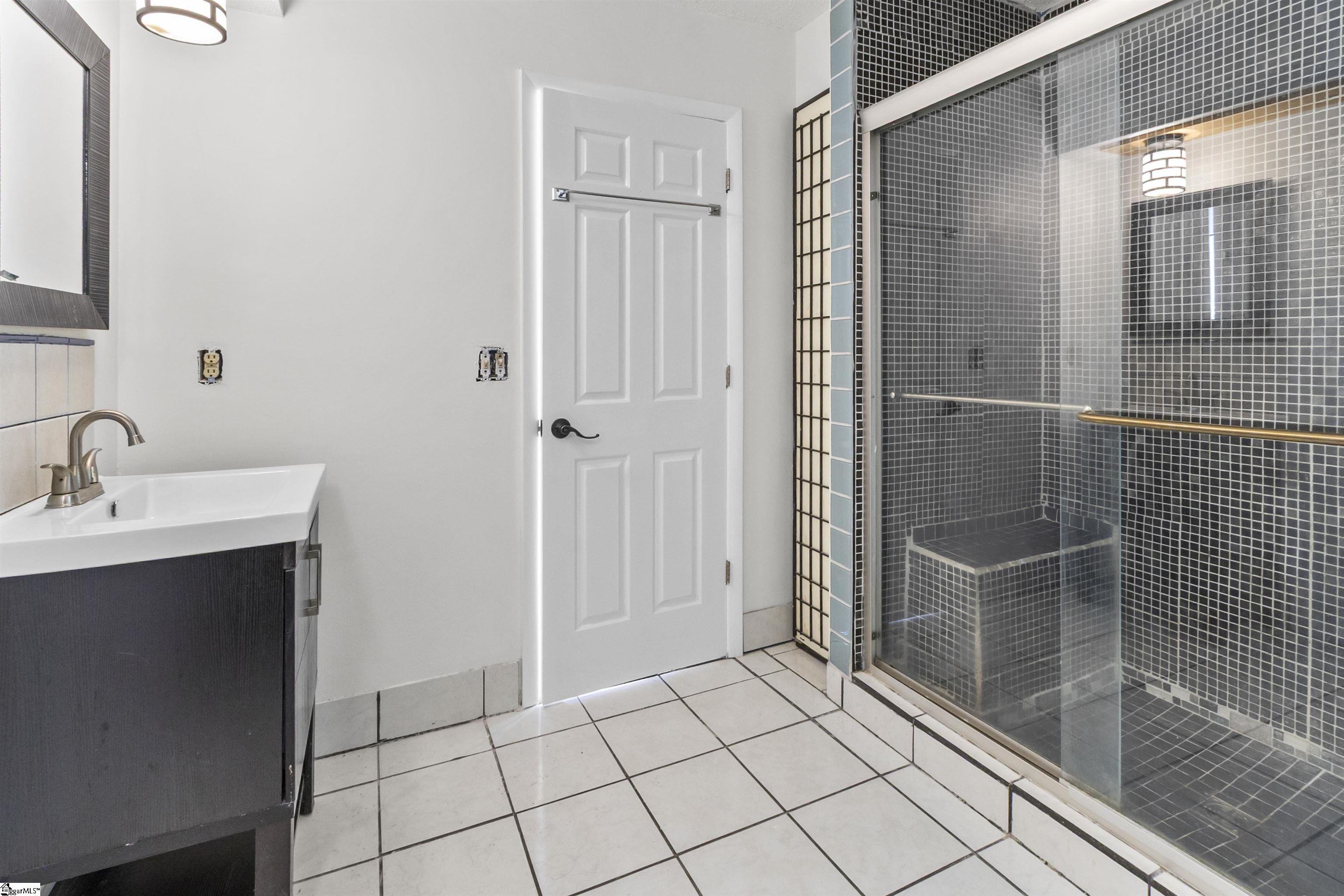 1404 Winding Way Property Photo 32