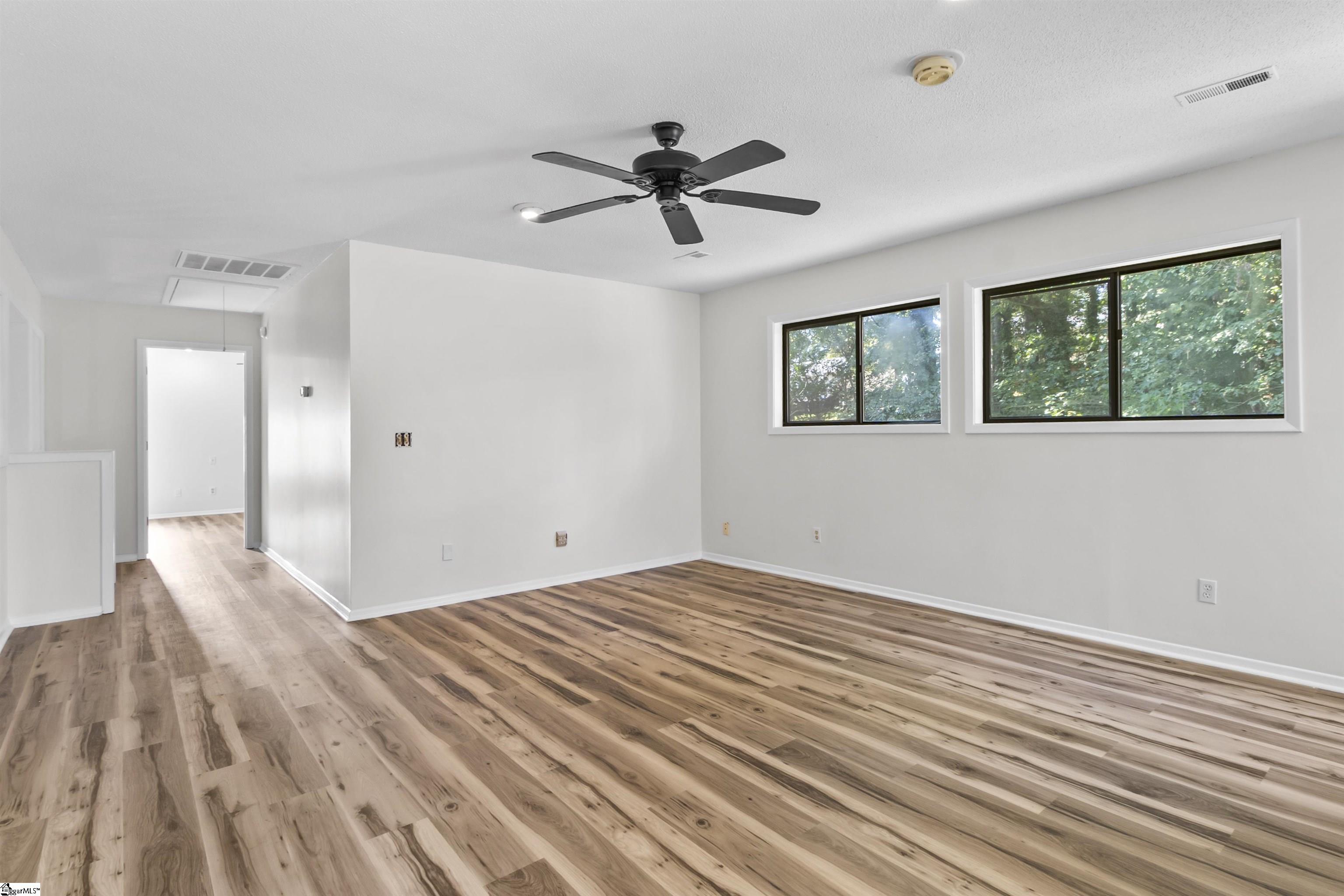 1404 Winding Way Property Photo 33