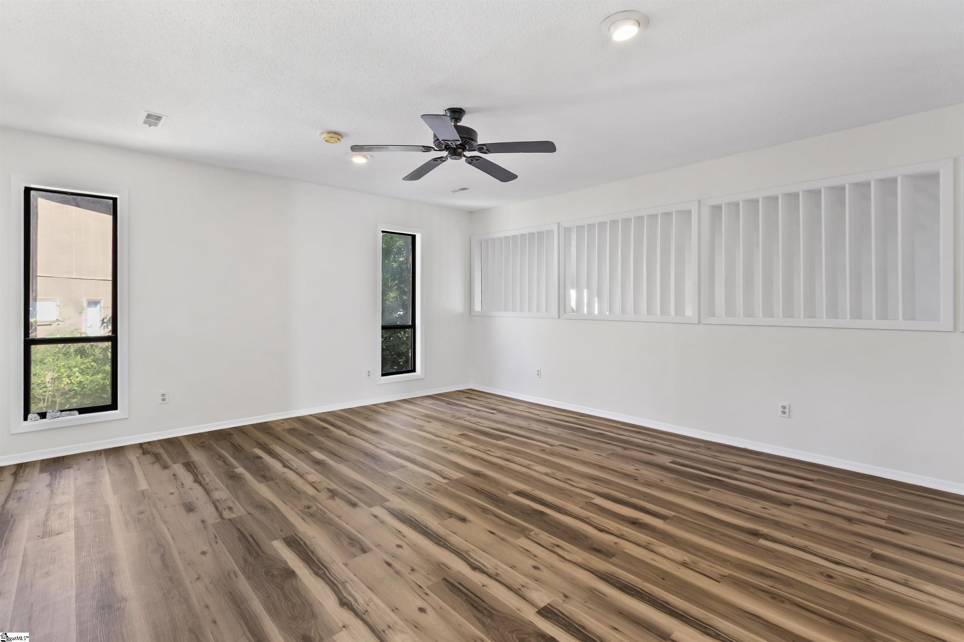 1404 Winding Way Property Photo 34