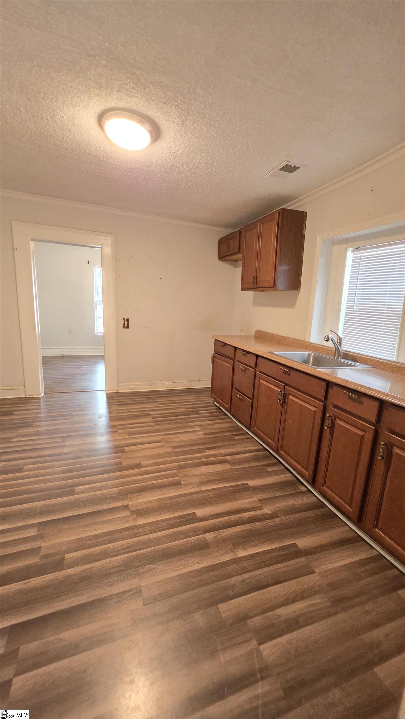 613 S Converse Street Property Photo 4