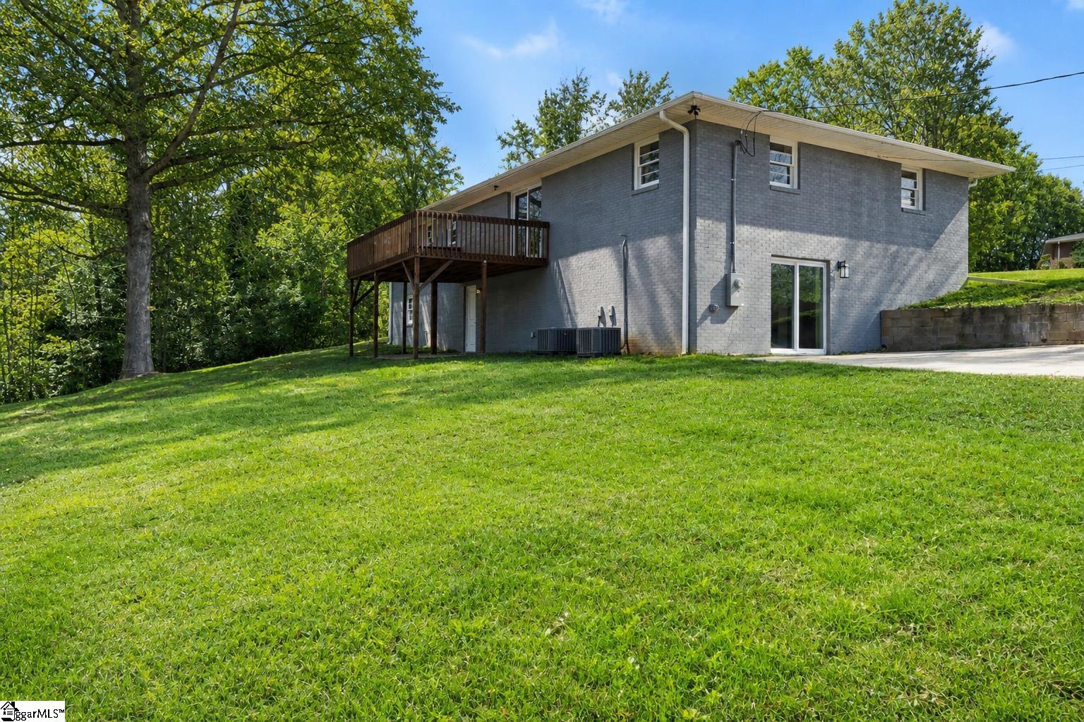 115 Pinetree Lane Property Photo 3