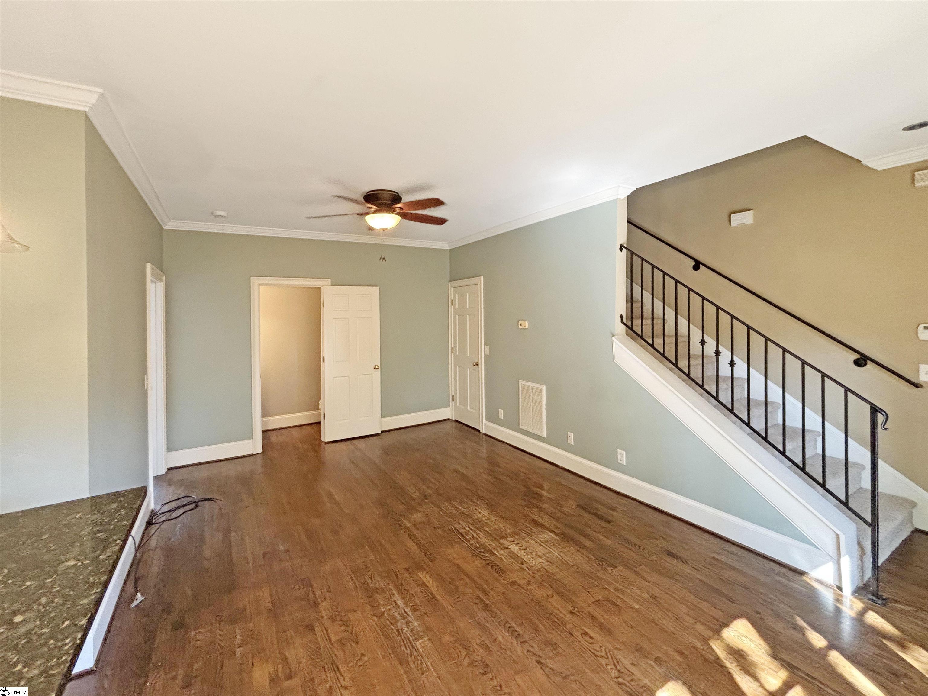 1605953 Property Photo 3