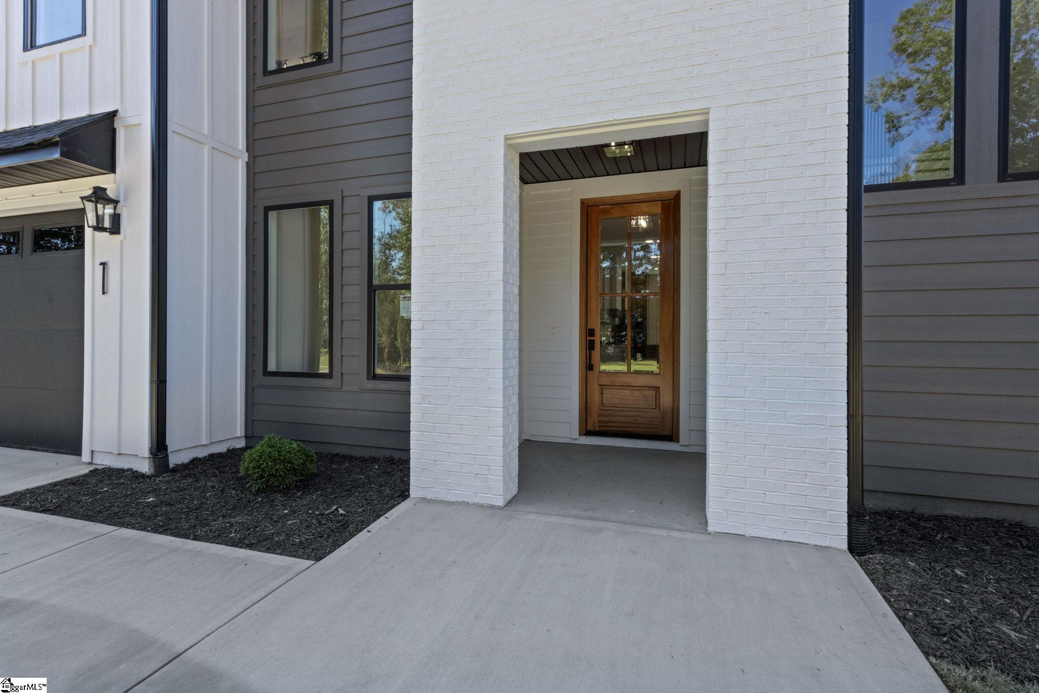 1 Inverrary Drive Property Photo 4