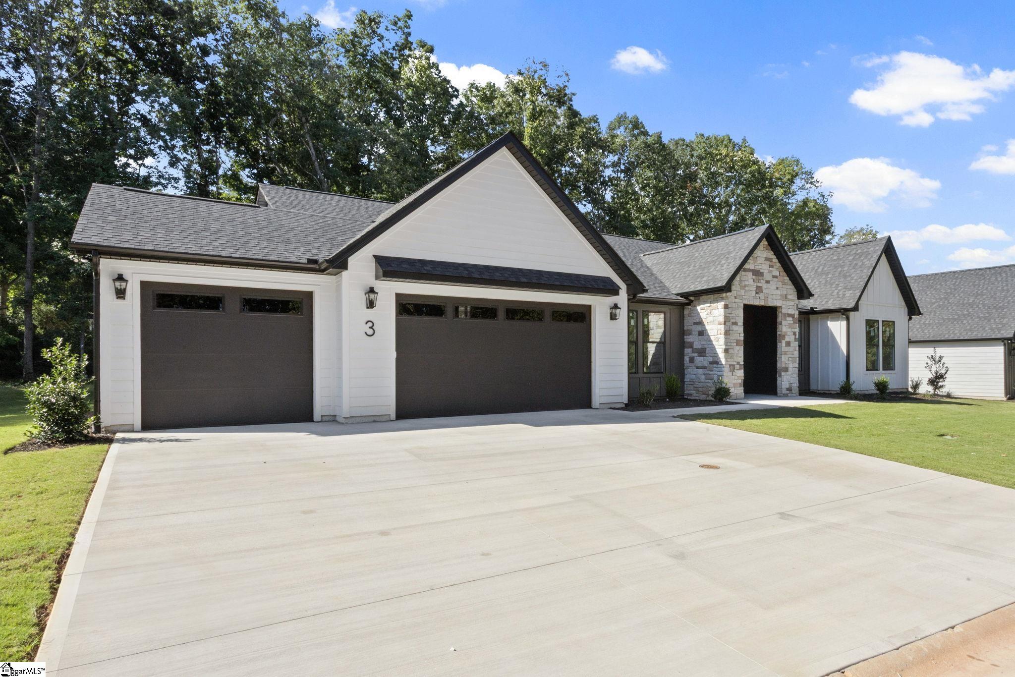 3 Inverrary Drive Property Photo 1