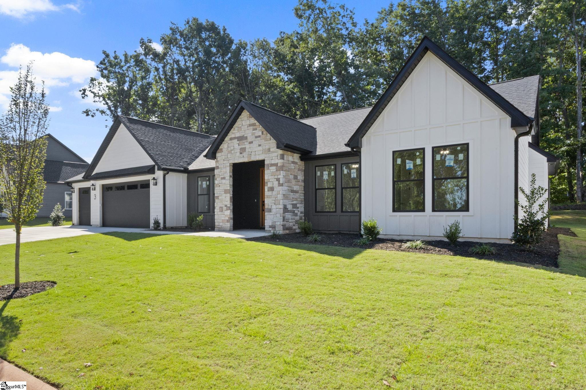 3 Inverrary Drive Property Photo 2