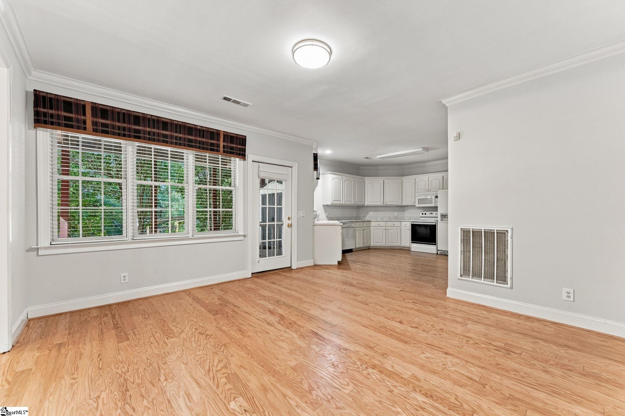 401 Rivercrest Drive Property Photo 13