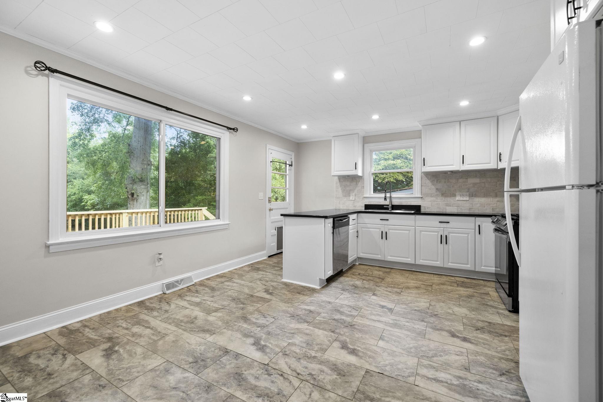306 Owings Street Property Photo 4