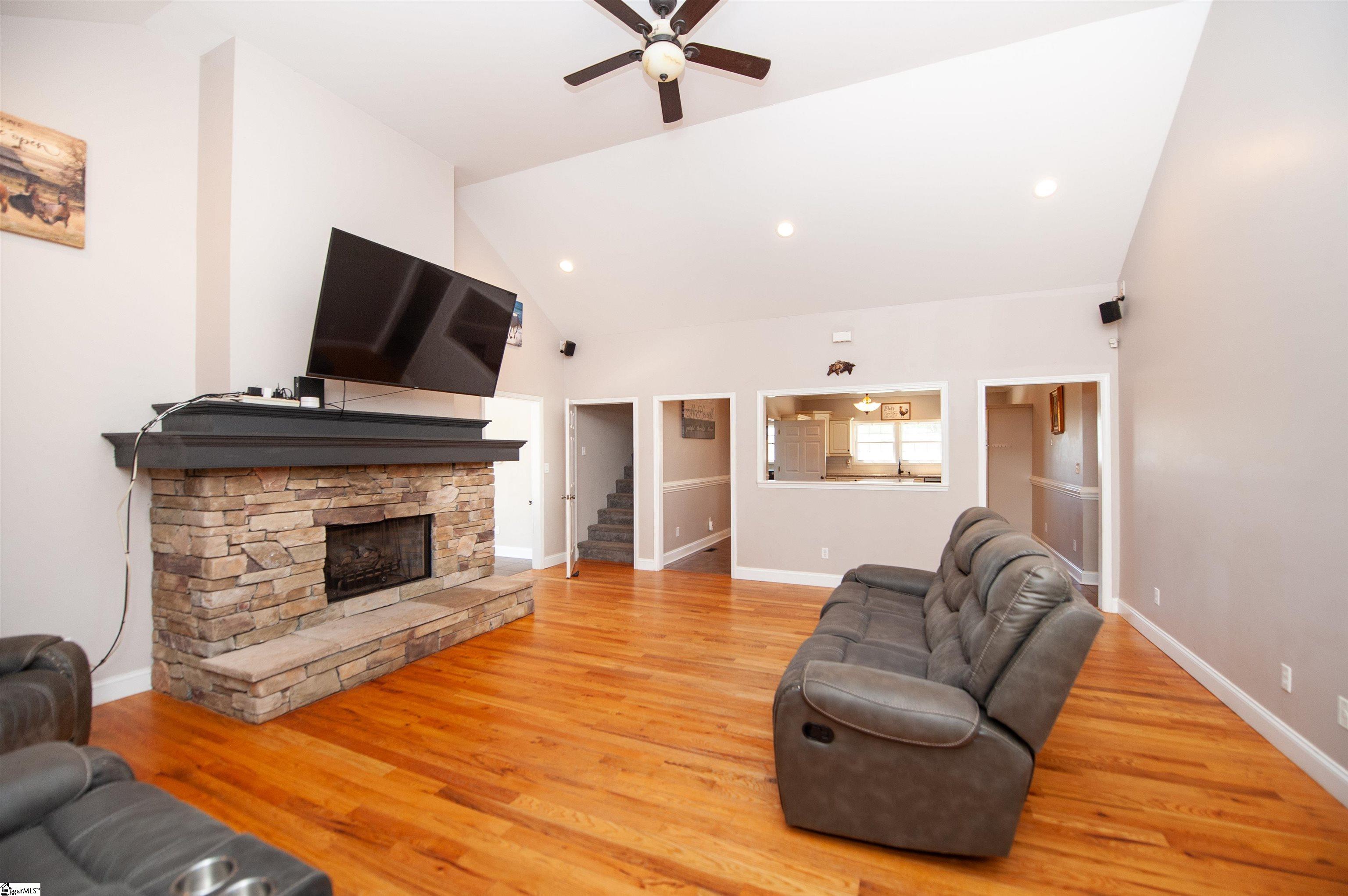 450 Meadow Road Property Photo 8