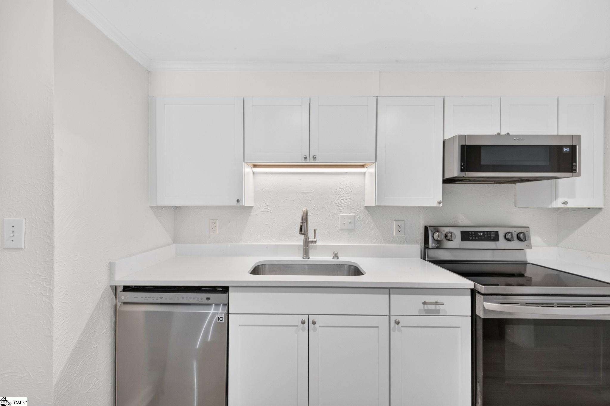 17 Woodharbor Drive Property Photo 8