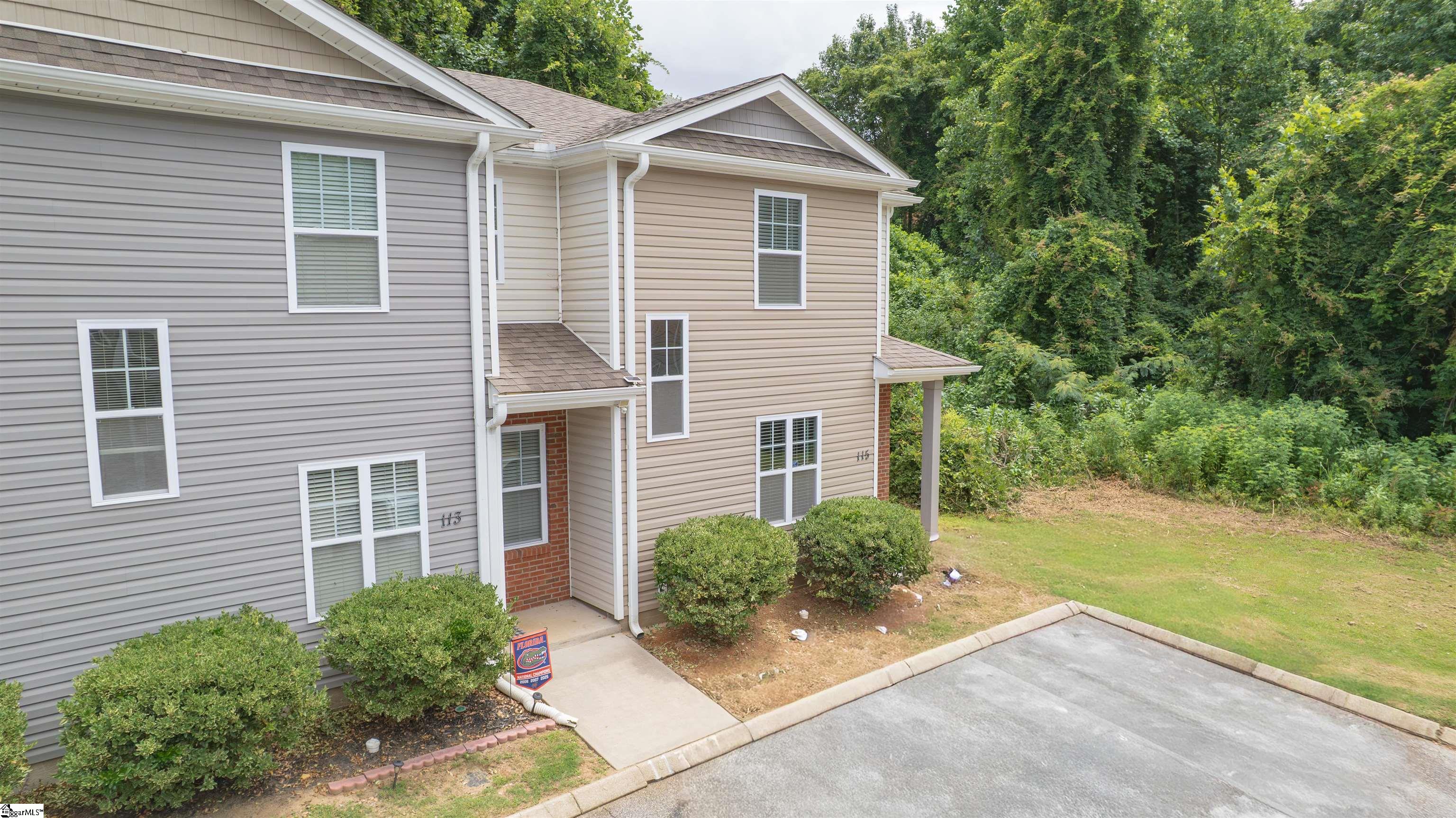 115 Huntress Drive Property Photo 2