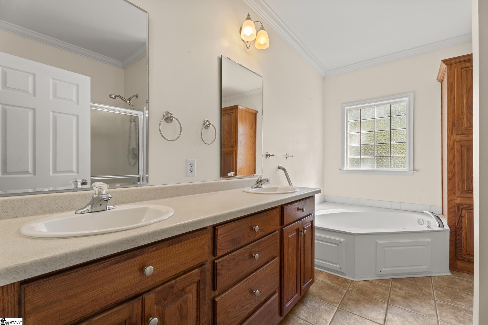 2538 Downalong Drive Property Photo 13