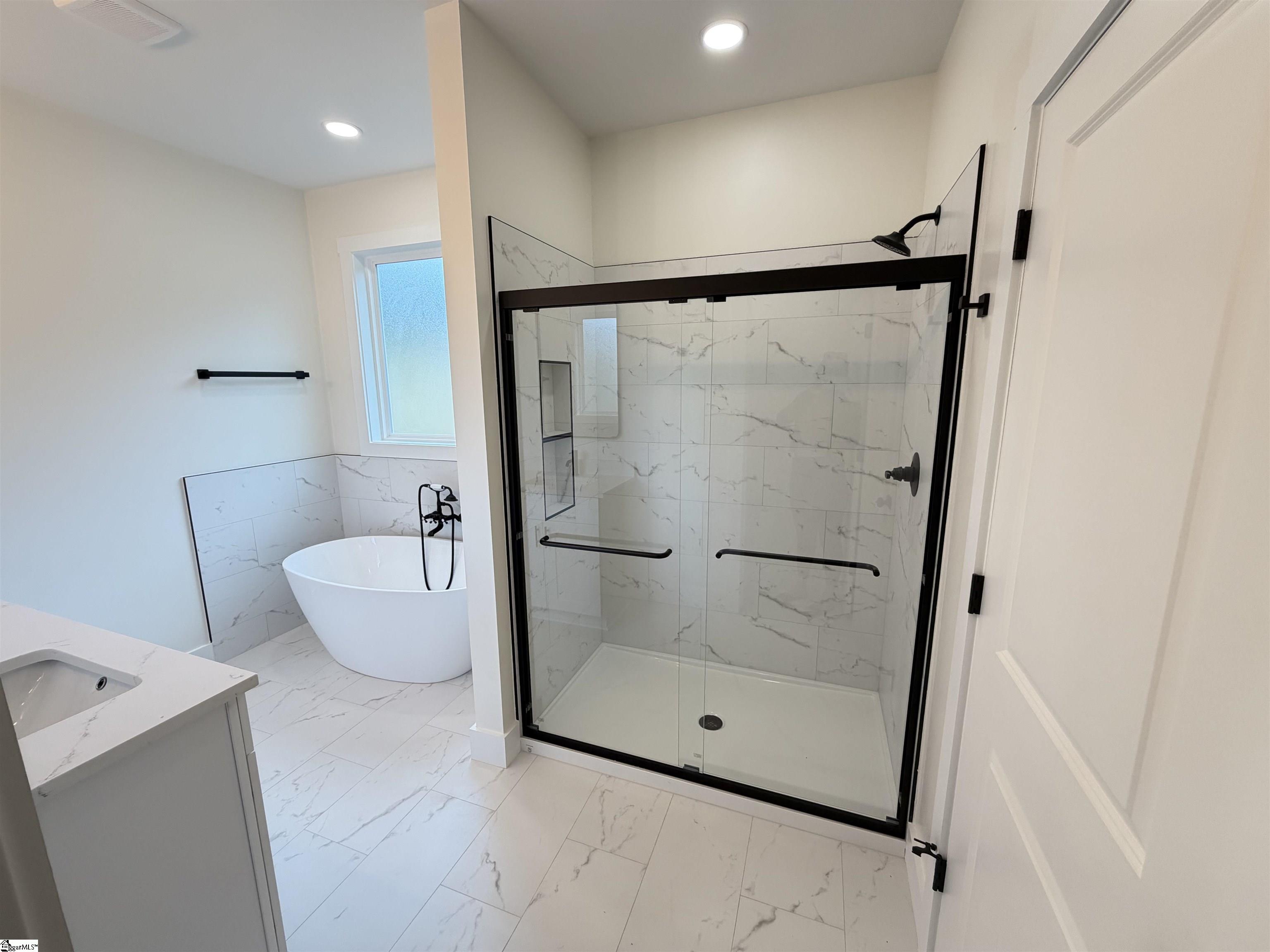1606084 Property Photo 12