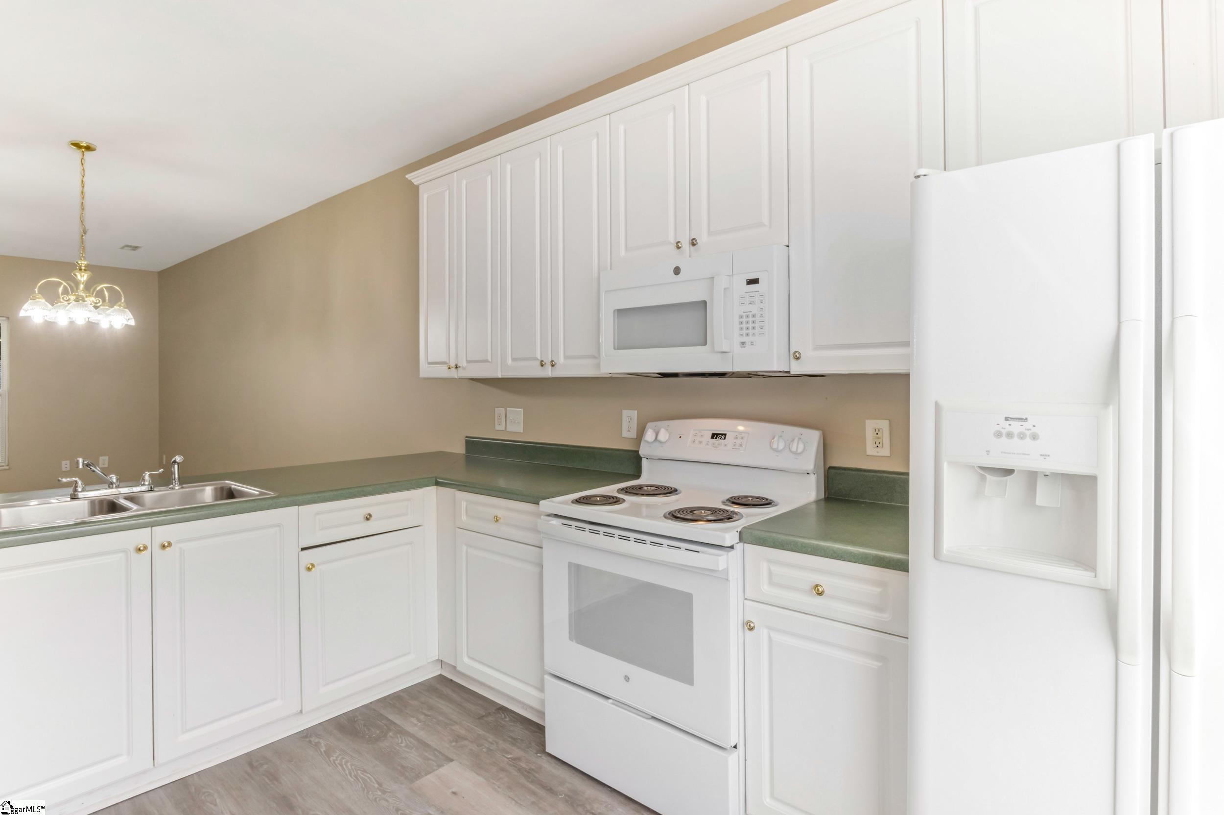 48 Ridgestone Circle Property Photo 4