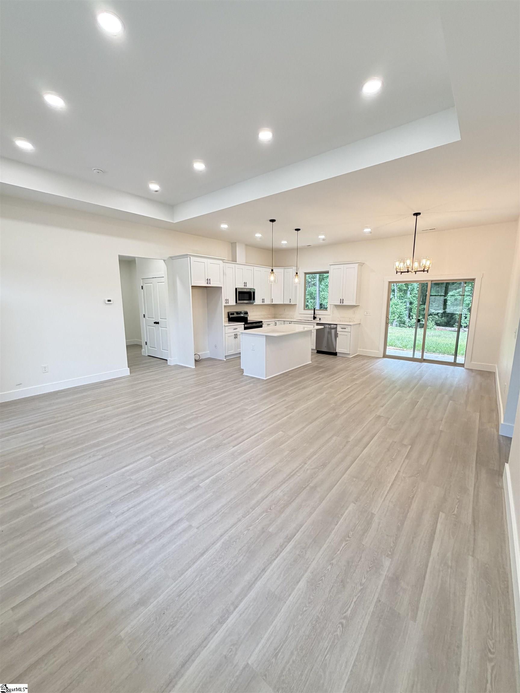 1606093 Property Photo 3