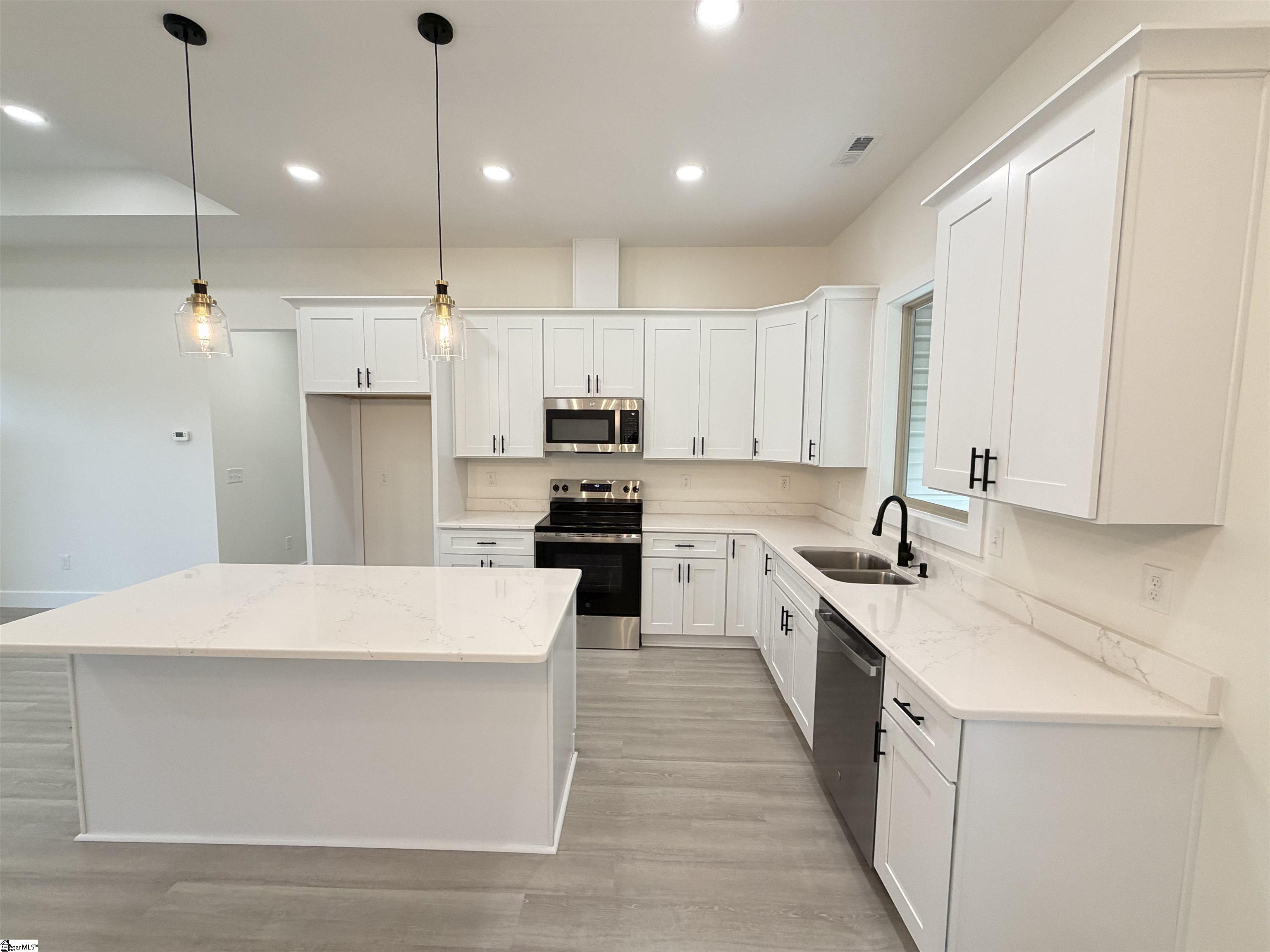 1606093 Property Photo 5