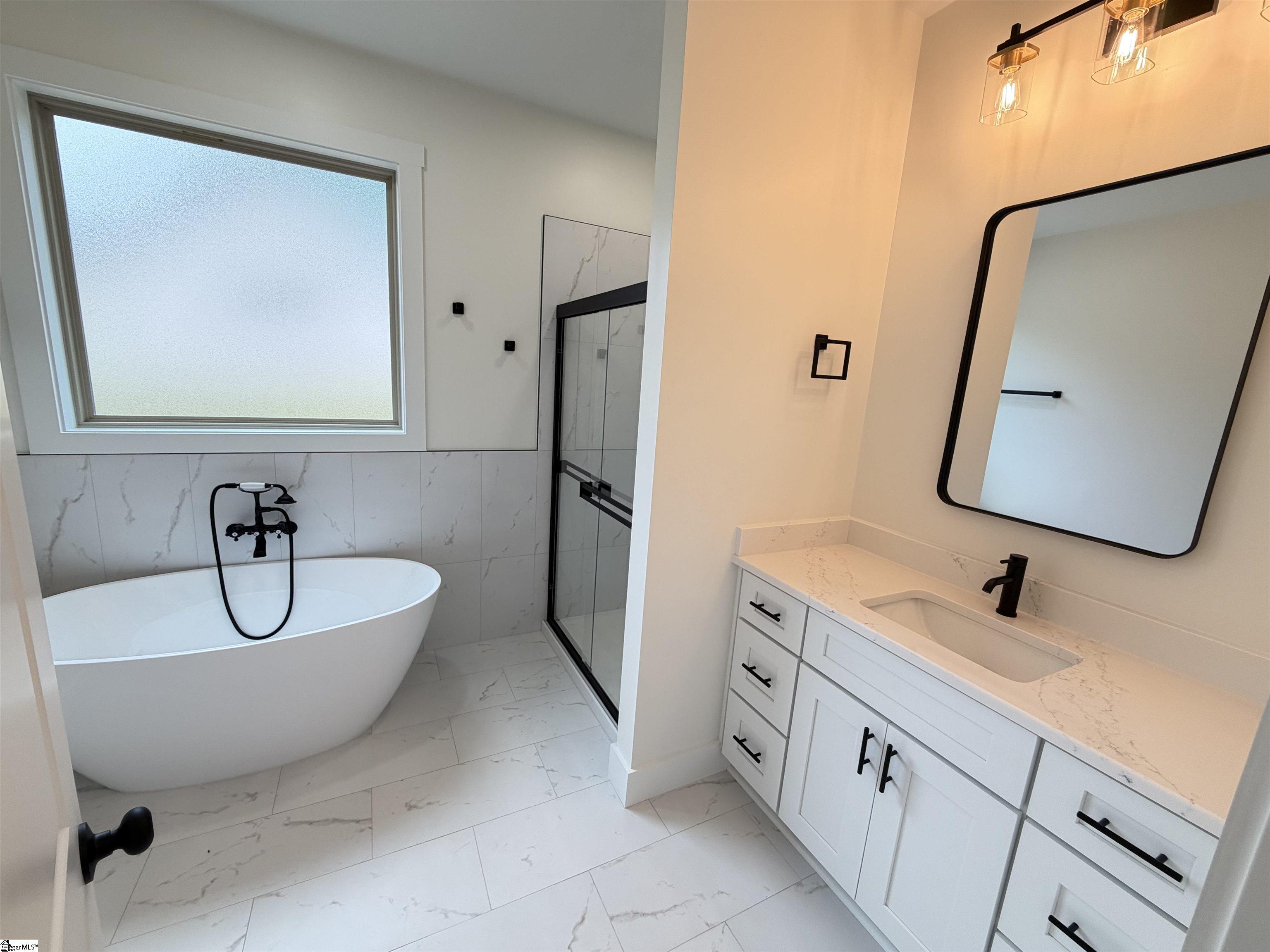 1606093 Property Photo 9
