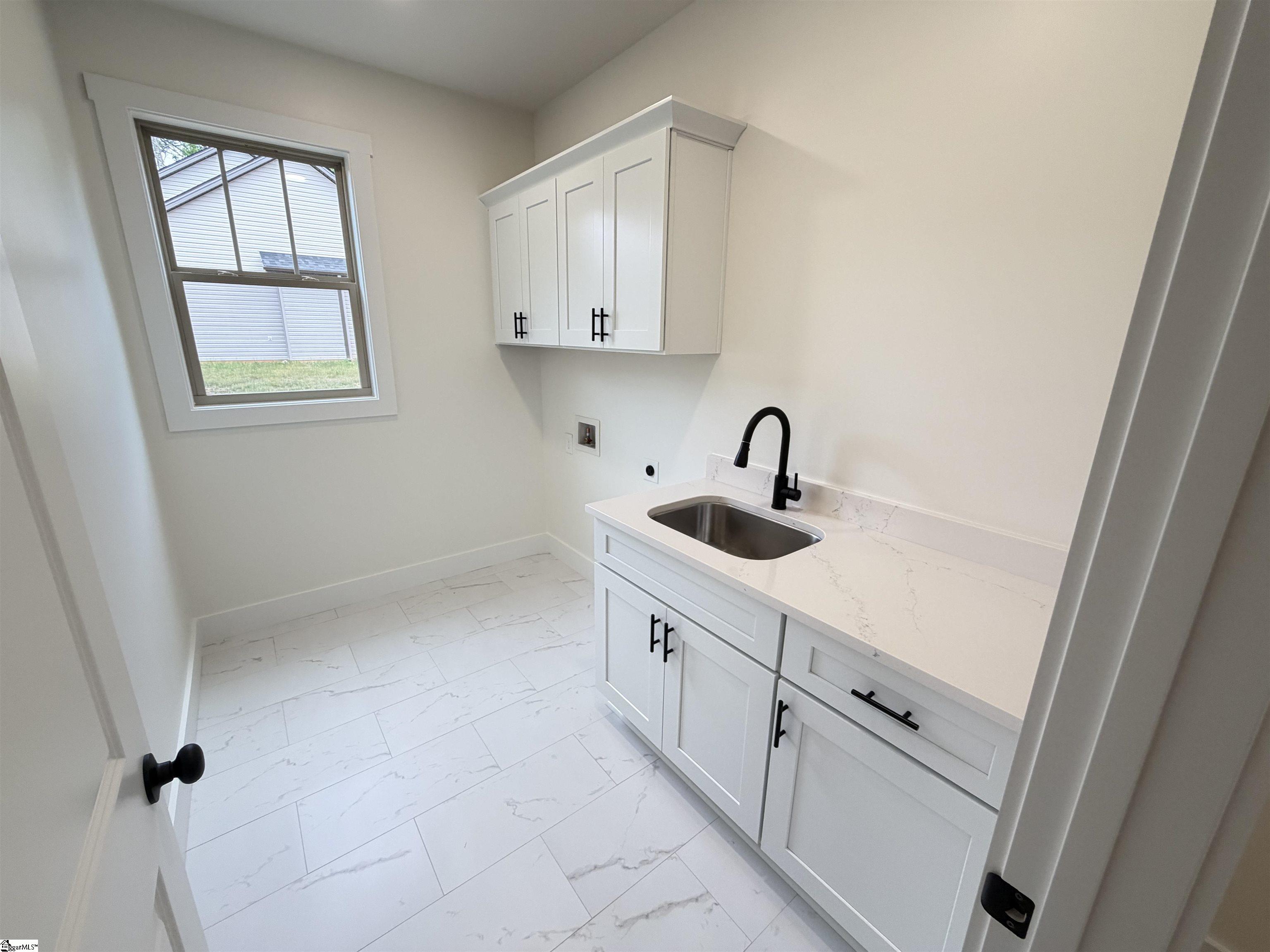 1606093 Property Photo 12
