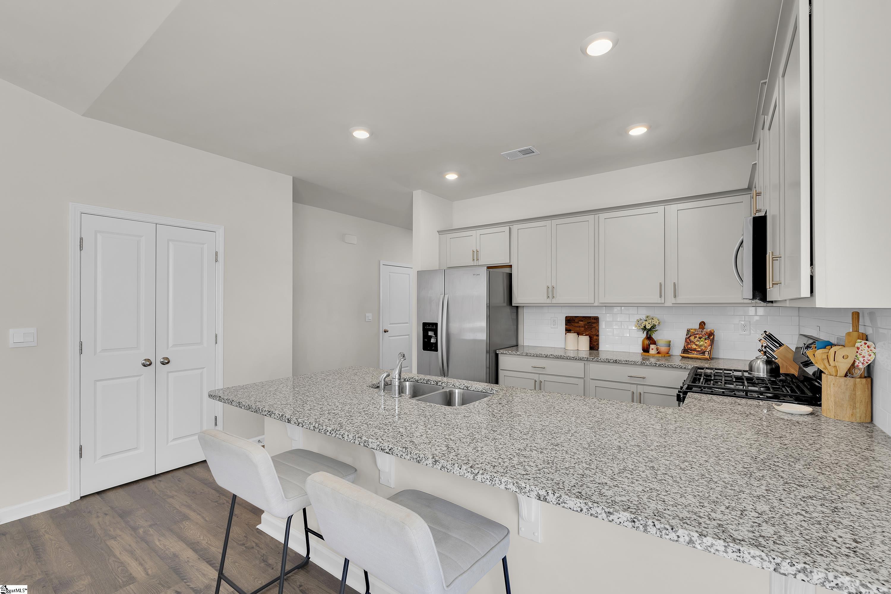 76 Oak Edge Lane Property Photo 3