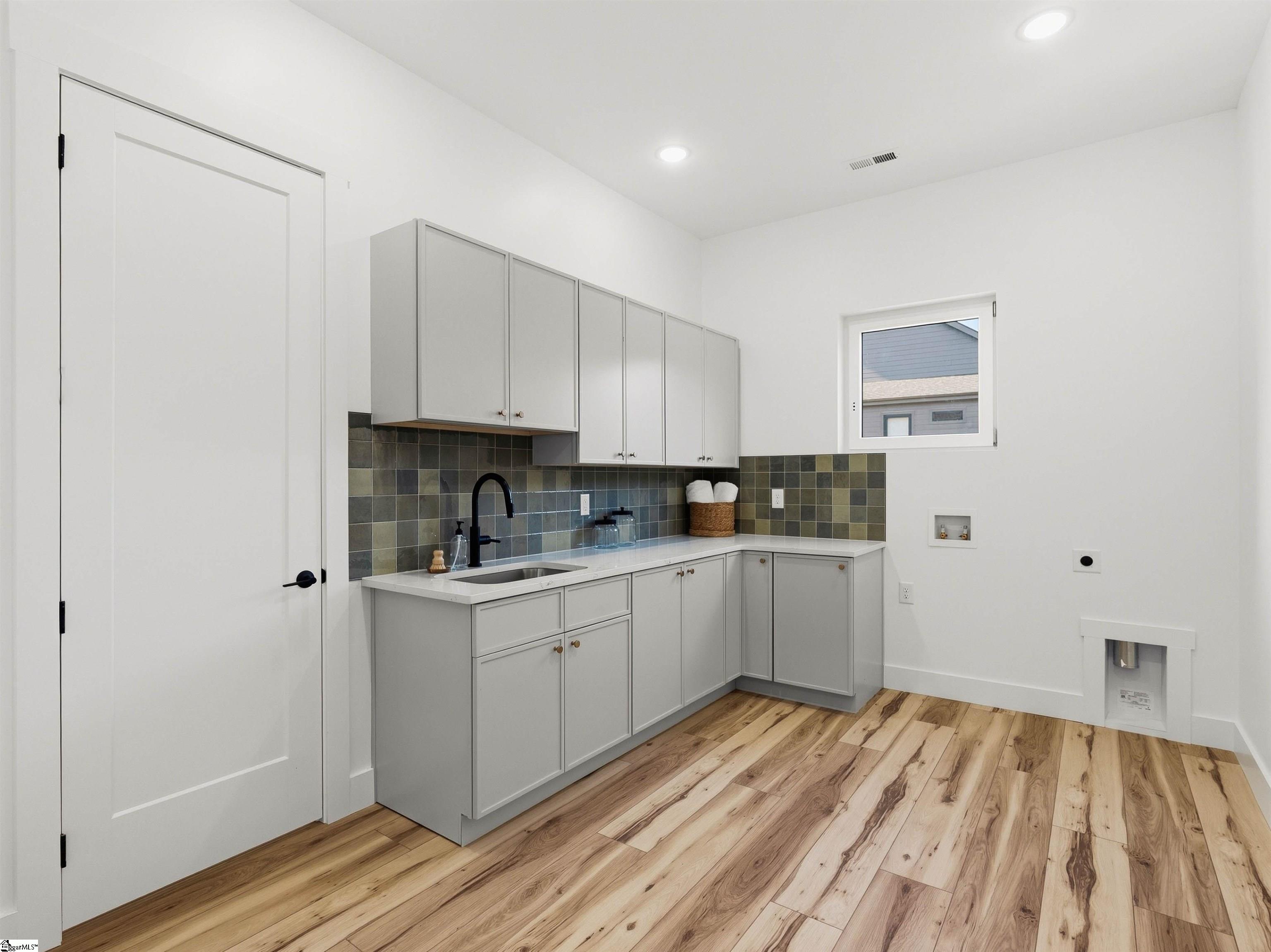 110 Marseille Drive Property Photo 6