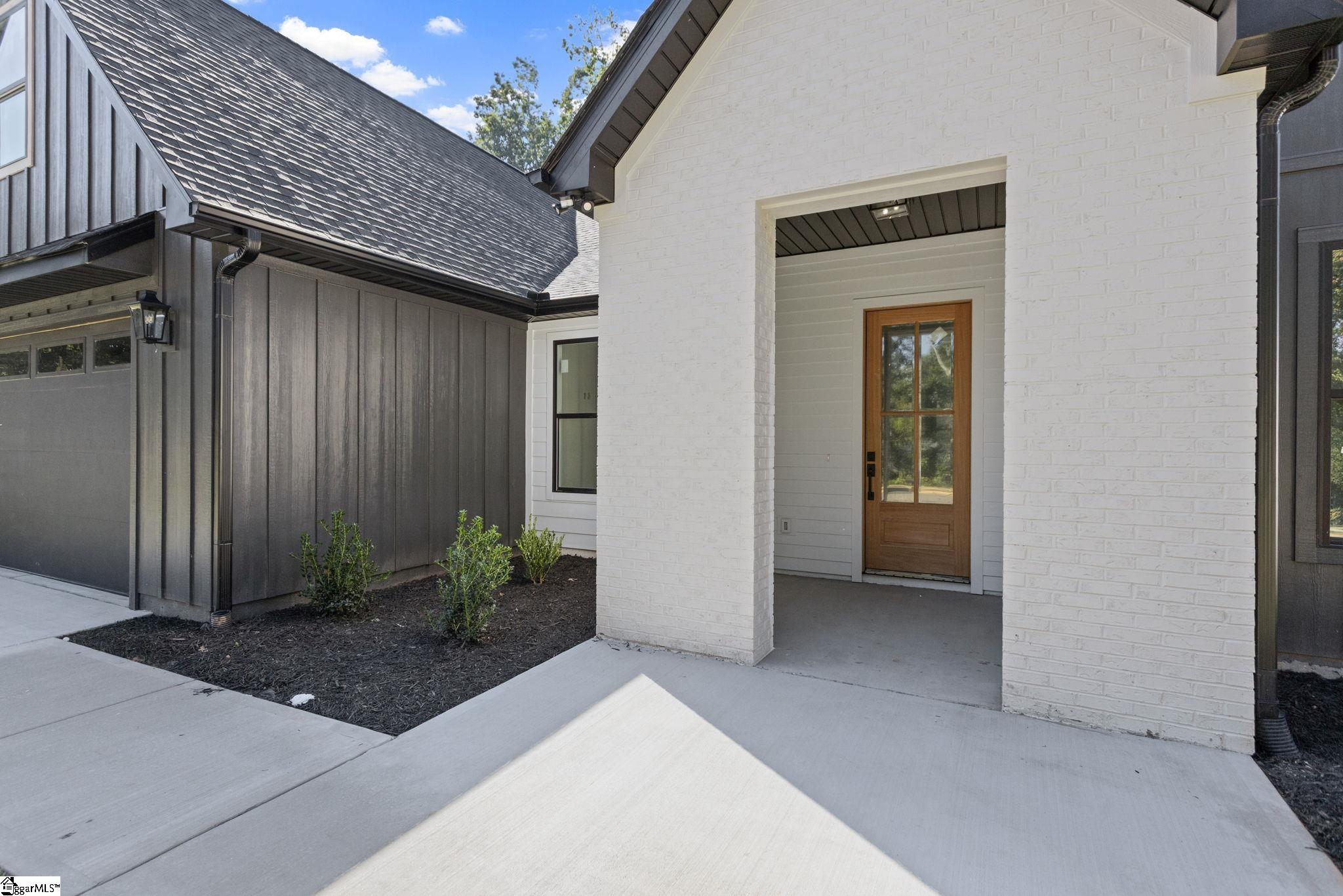 5 Inverrary Drive Property Photo 5