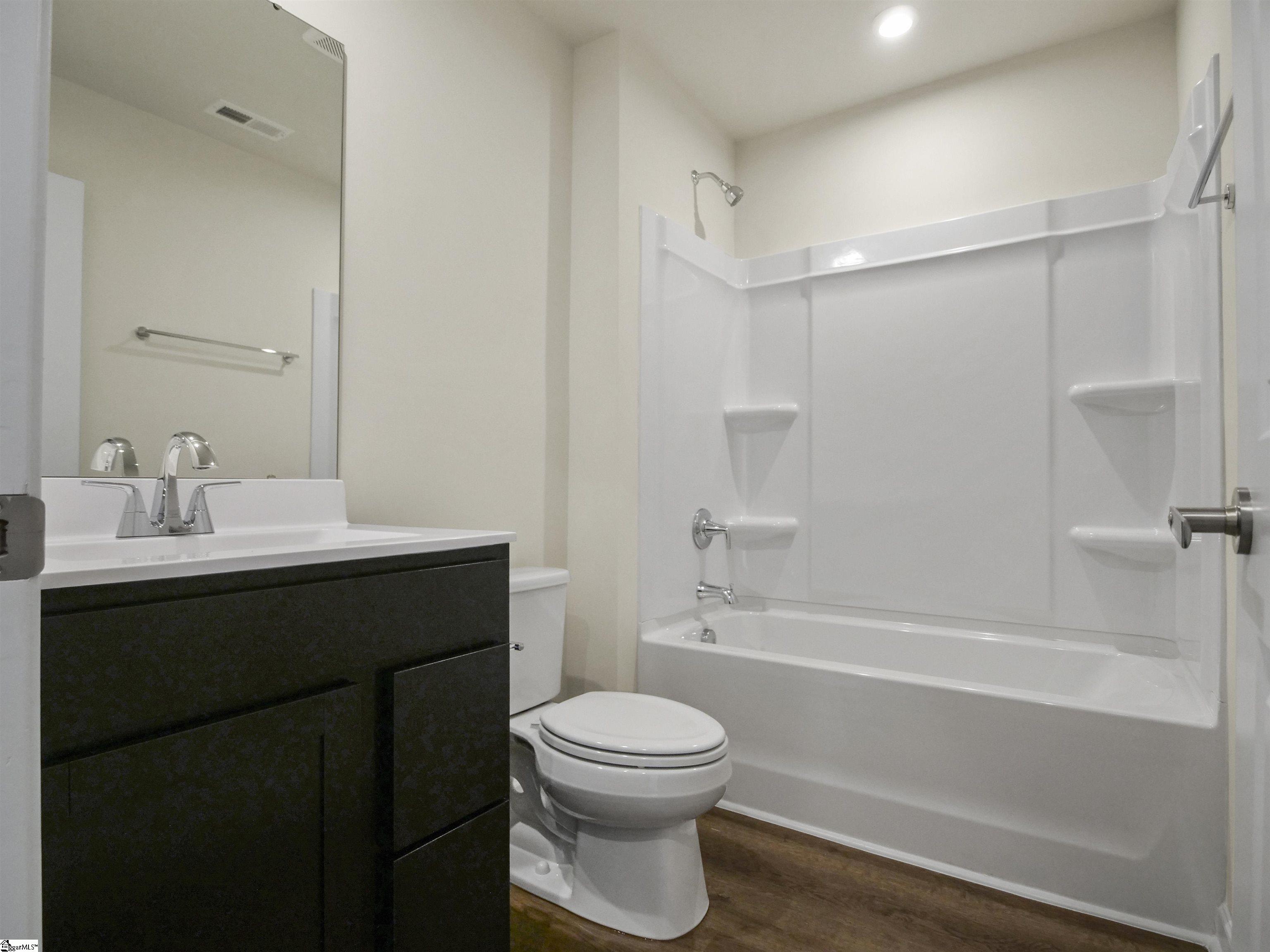 1606123 Property Photo 4