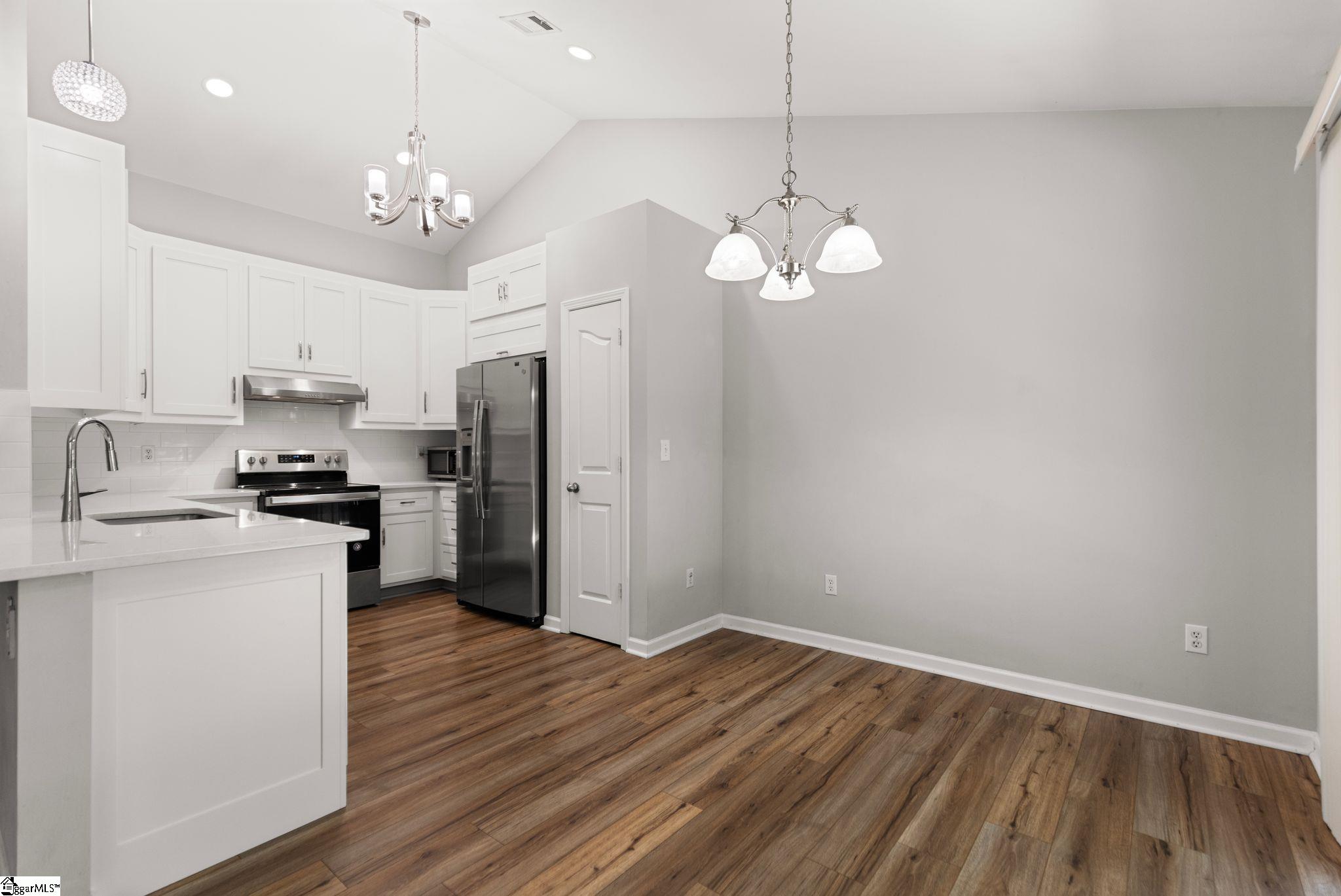 12 Knoll Ridge Drive Property Photo 11