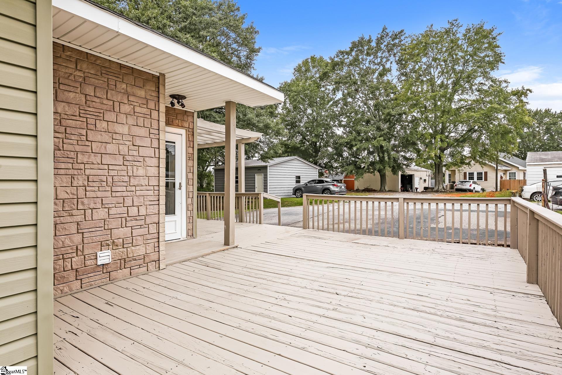 15 Crescent Street Property Photo 16