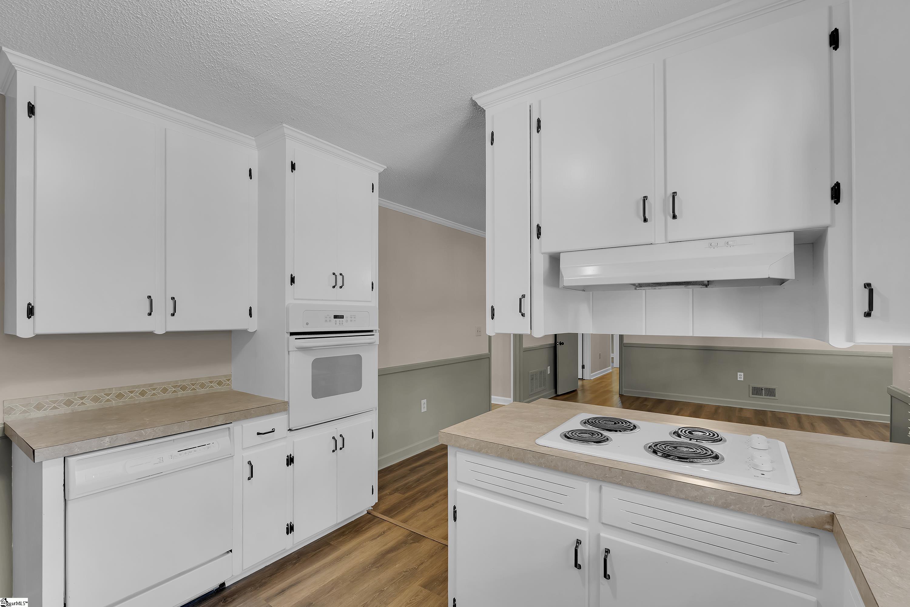204 Brook Forest Drive Property Photo 10