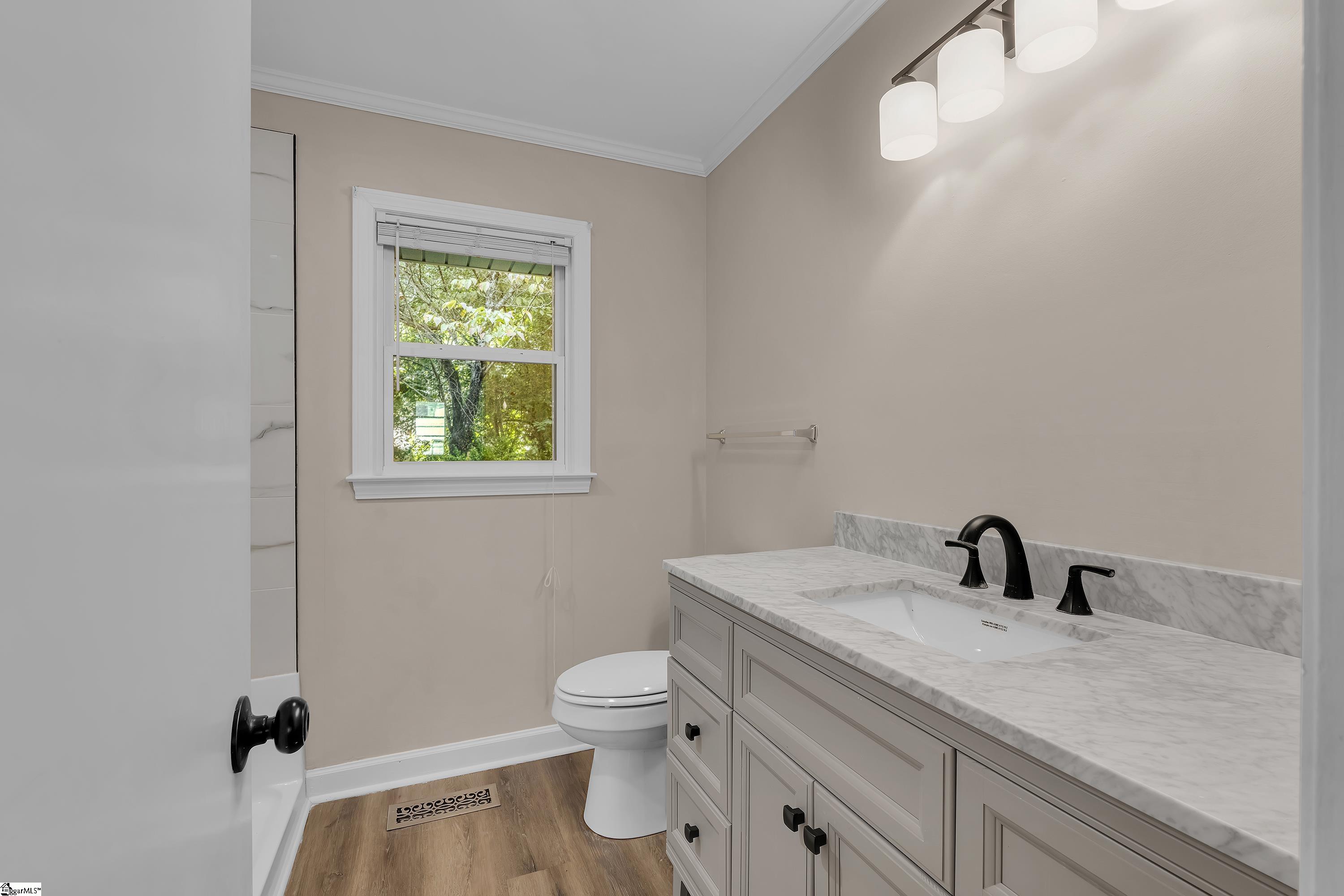 204 Brook Forest Drive Property Photo 13