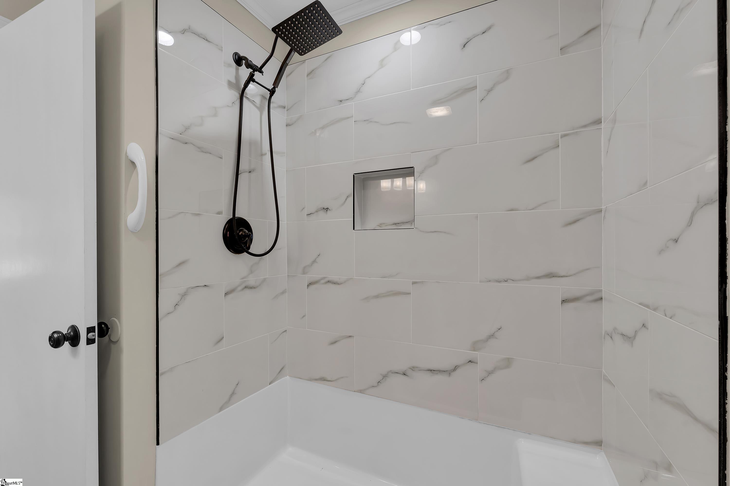 204 Brook Forest Drive Property Photo 14